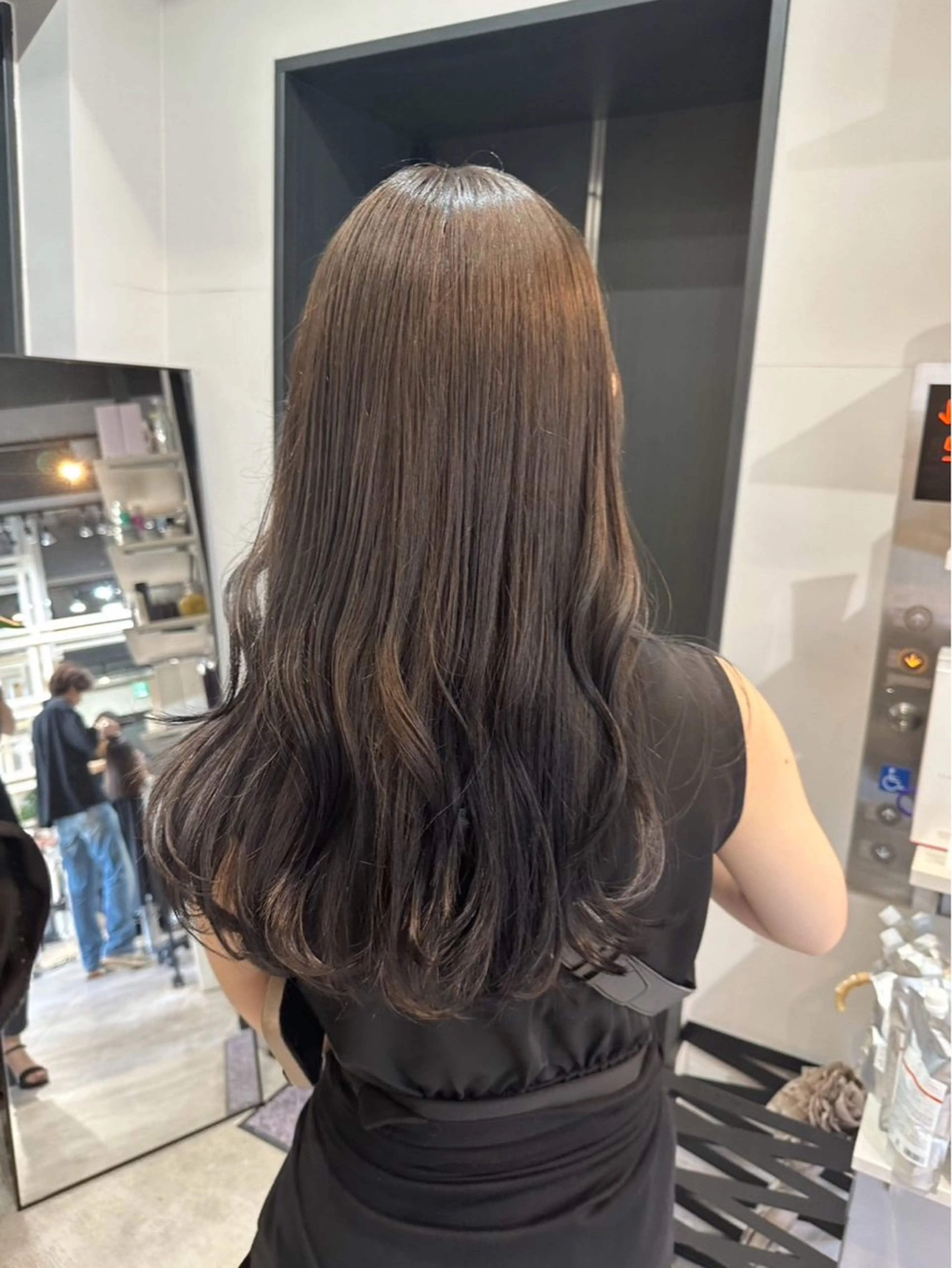 ロング カラー 里田 実奈美のヘアスタイル