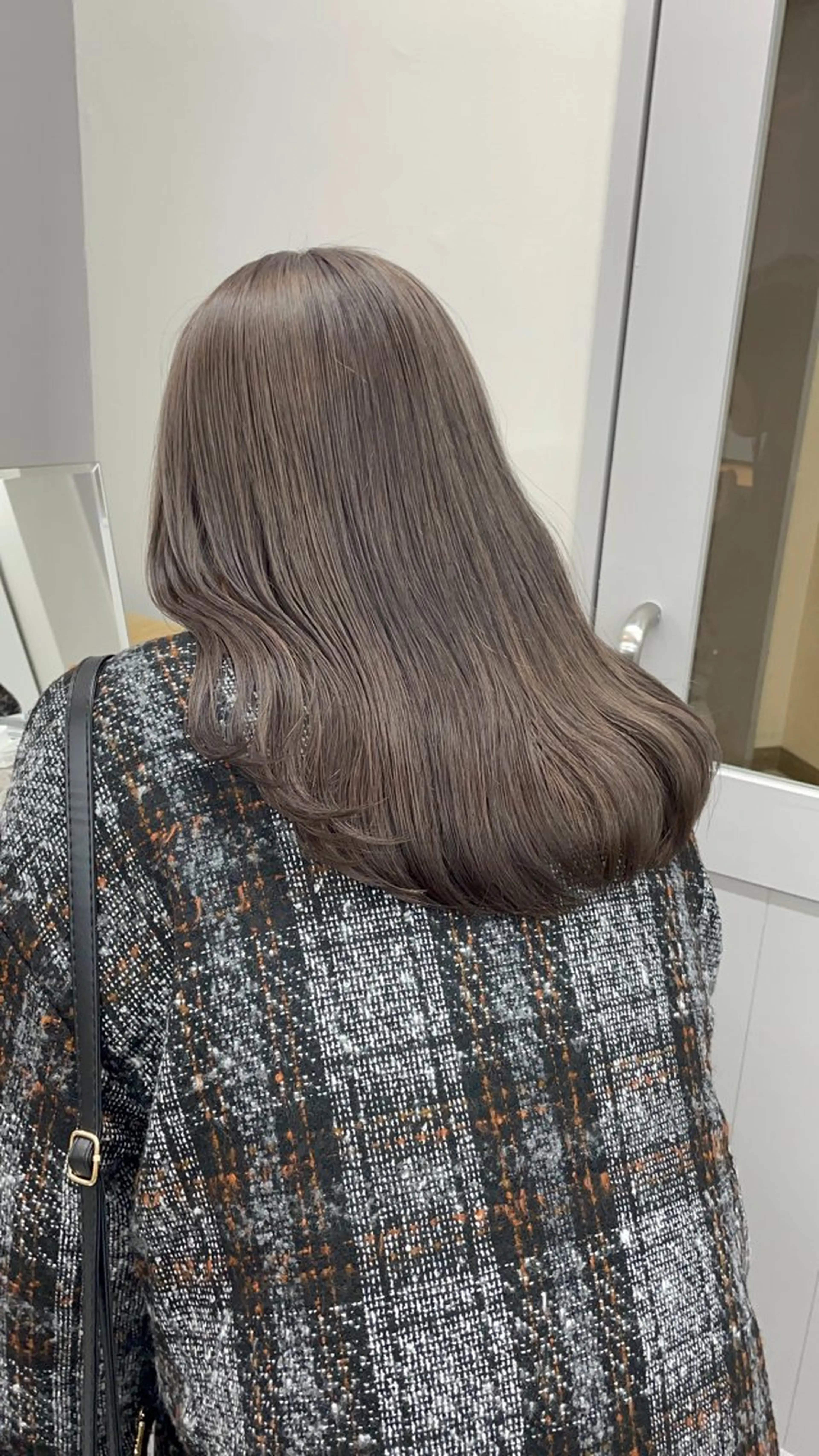 セミロング カラー ヘアカラー 🌸柔らかハイトーン 🧃Shionのヘアスタイル