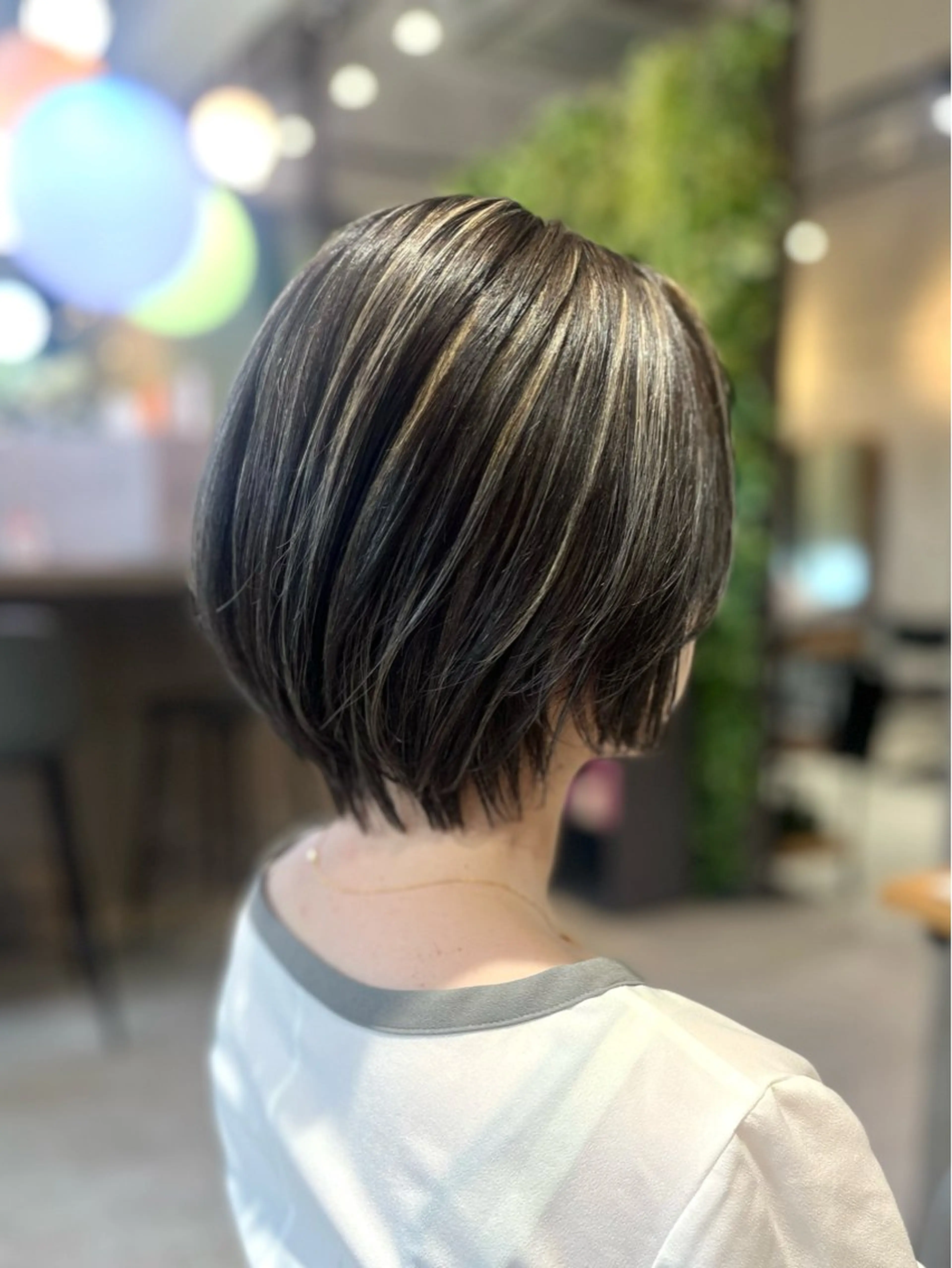 ショート カラー ハイライトカラー ハイライト カット ヘアカラー lolonois池田 /レイヤー/郷田遥のヘアスタイル