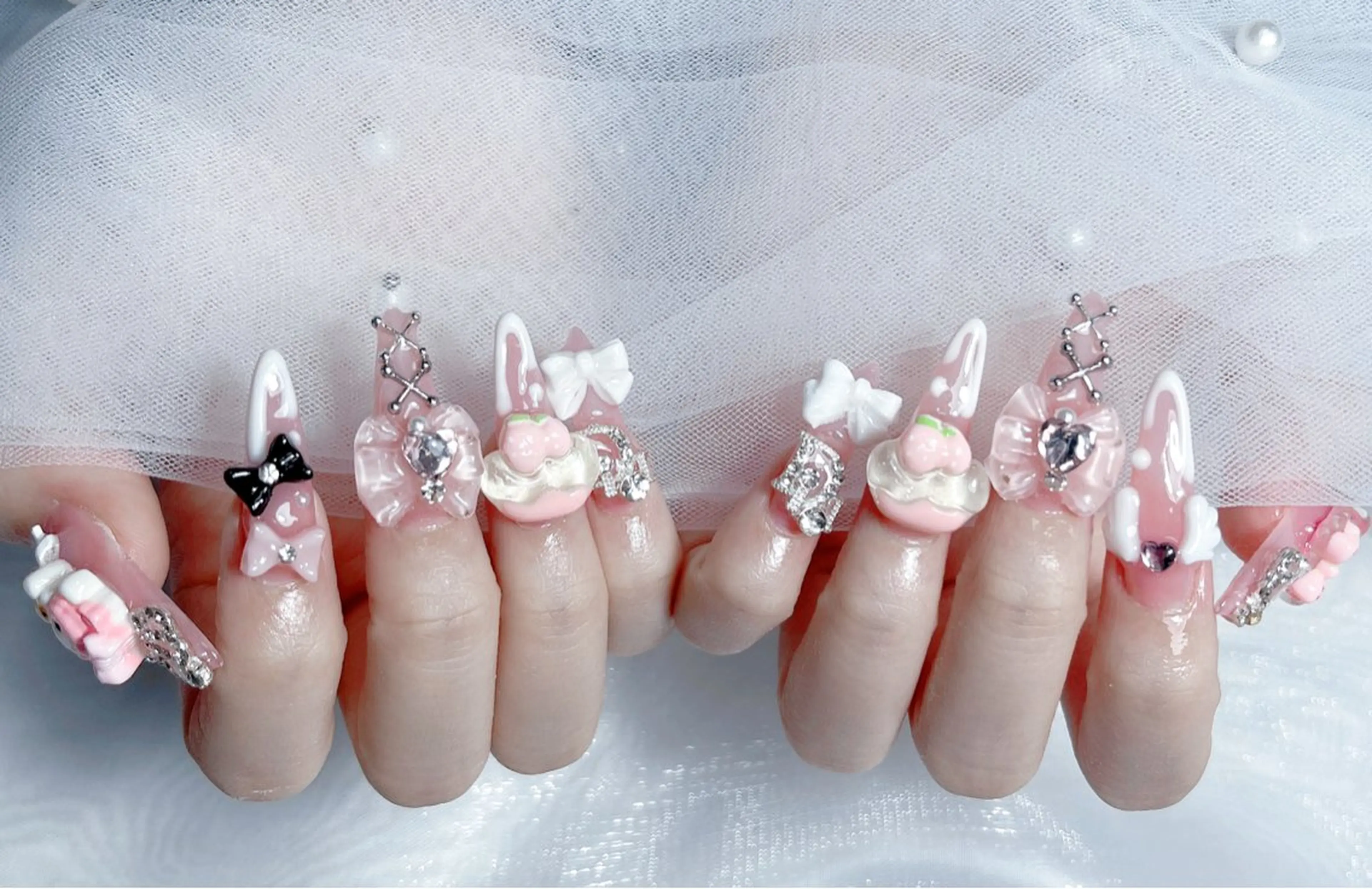 ネイル オーロラネイル クリアネイル フラッシュネイル ジェルネイル グラデーション ハンドネイル Amee Nailsalon所属・Amee Nailsalonのネイルデザイン