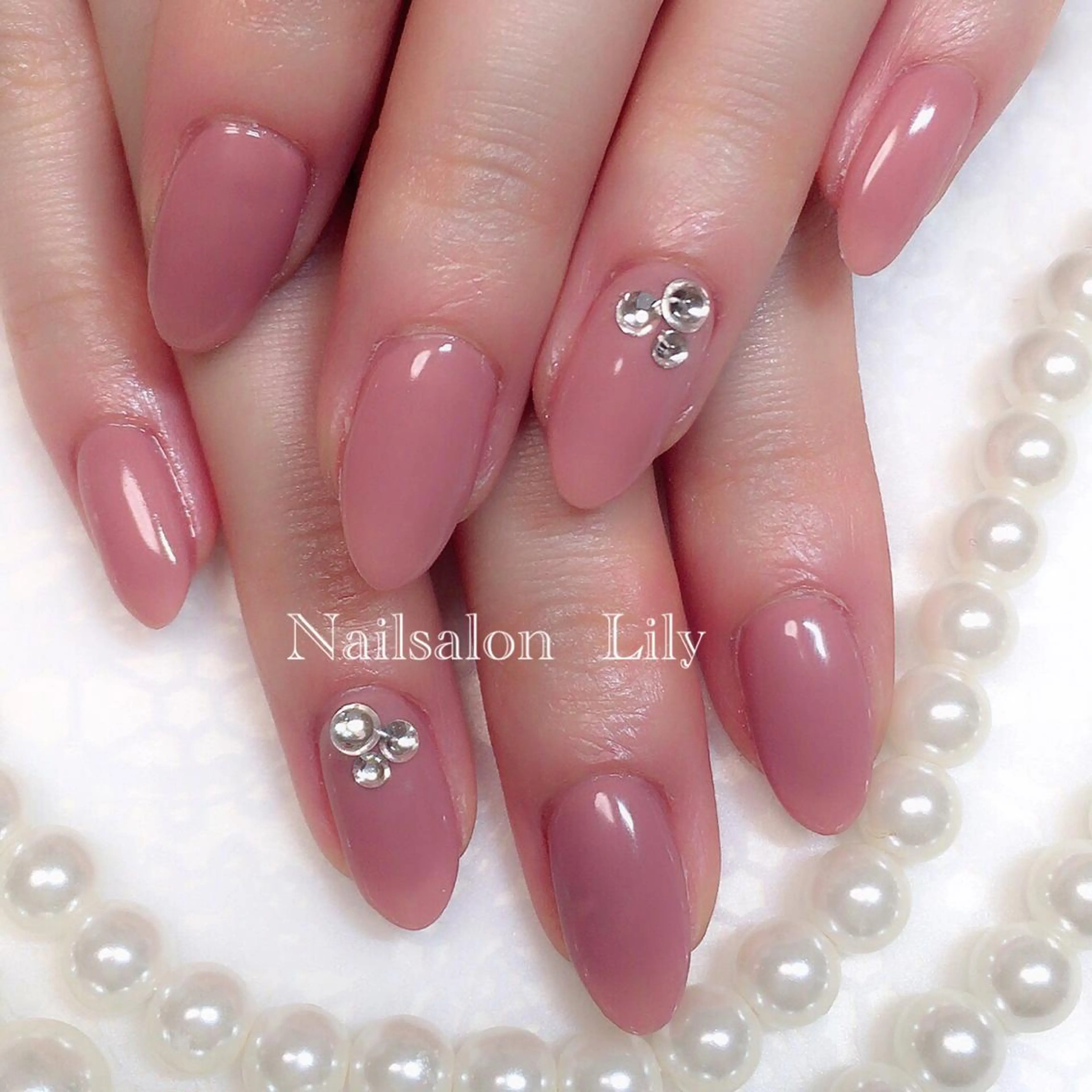 ネイル ワンカラーネイル ストーンネイル Nailsalon Lilyのネイルデザイン