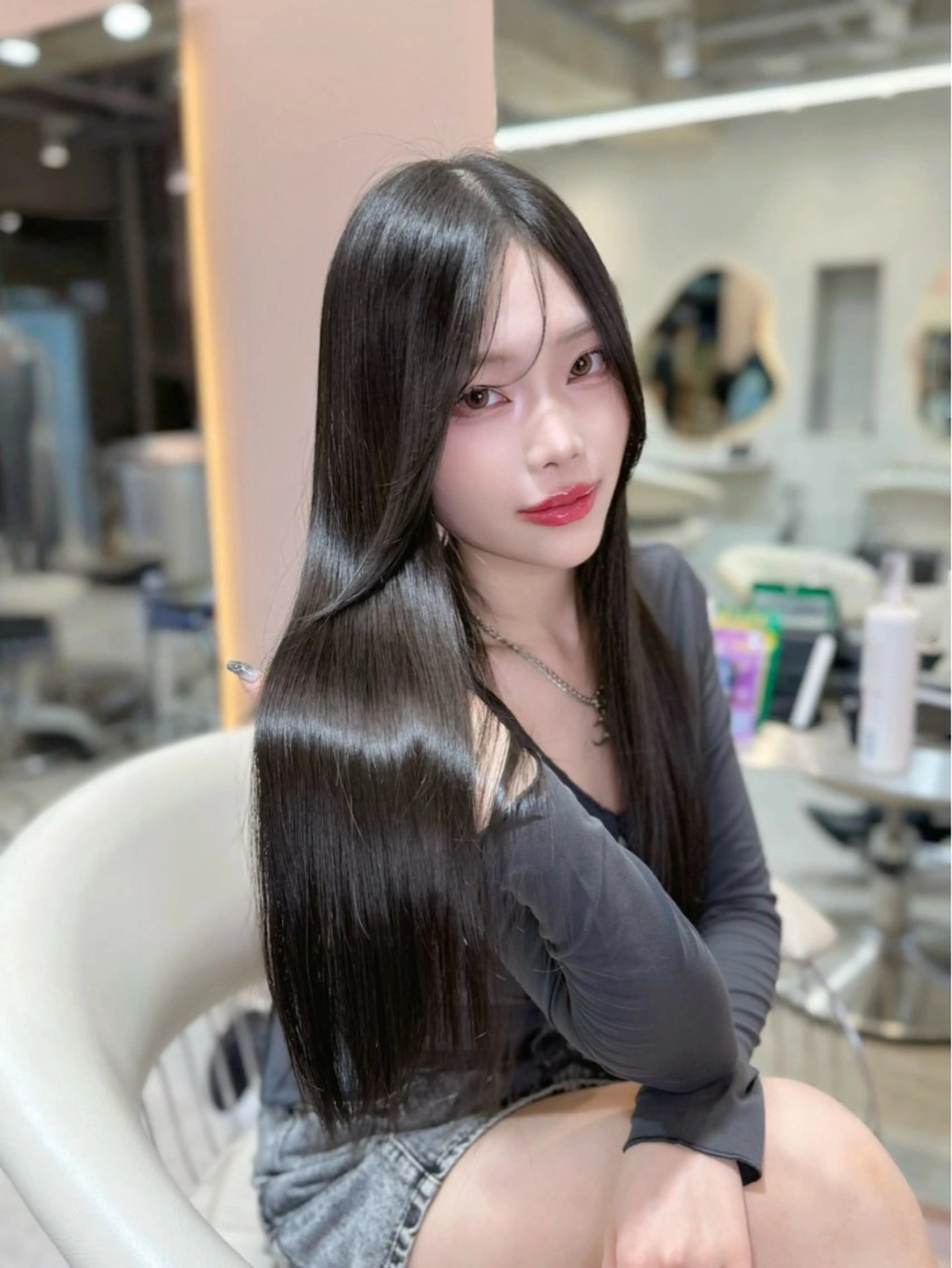 ロング カラー ヘアアレンジ アッシュ 黒髪 ブリーチ ブルーカラー ブルーブラック カット ヘアカラー 縮毛矯正 トリートメント ヘアセット 大宮‎🩵縮毛矯正 髪質改善 佐藤 和のヘアスタイル