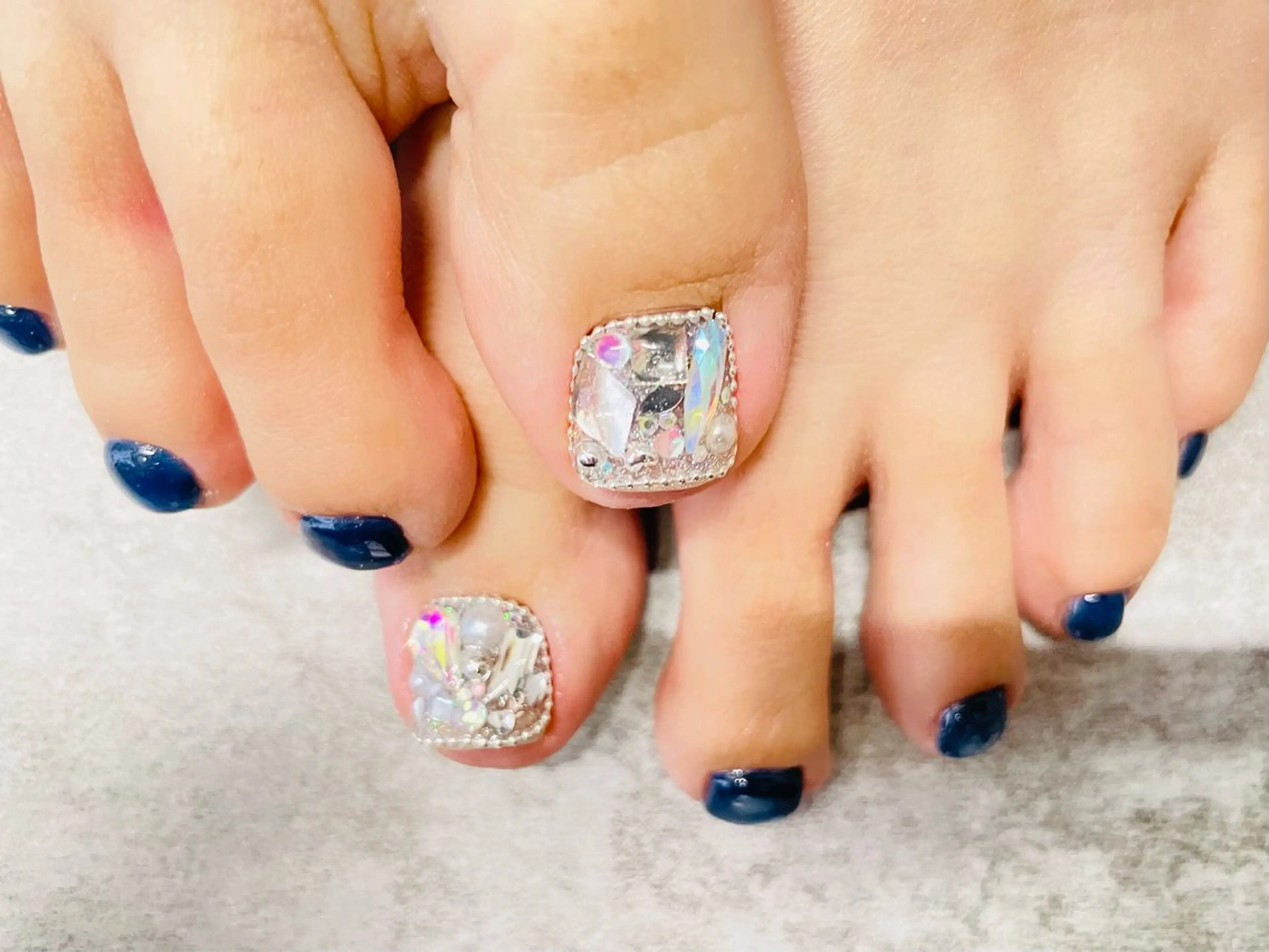ネイル アートネイル フットネイル キラキラネイル マグネットネイル 持ち込み フットネイル k+1💅nail salon所属・k+1 nail salonのネイルデザイン