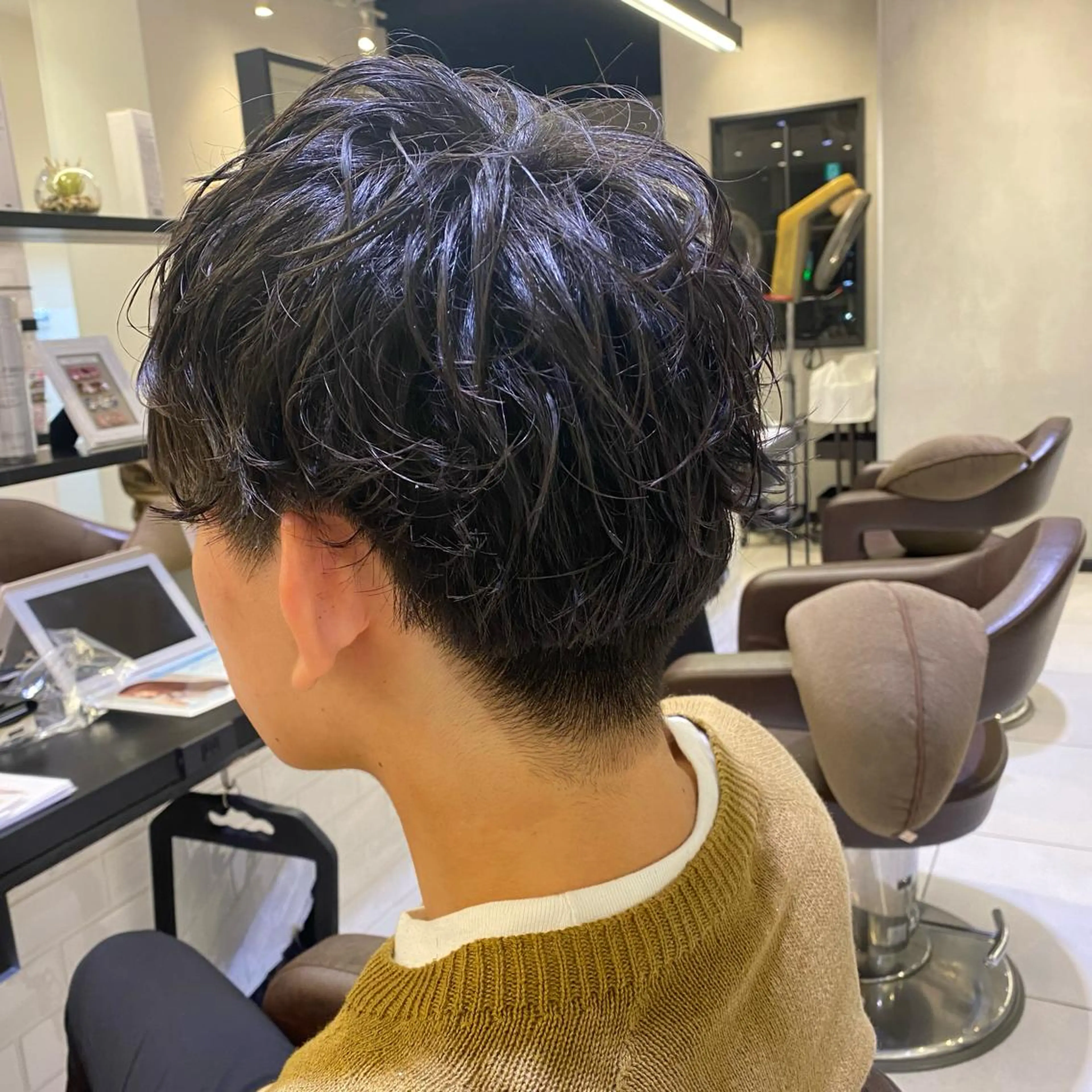 ショート パーマ メンズ マッシュ 刈り上げ カット 野老 海音のヘアスタイル