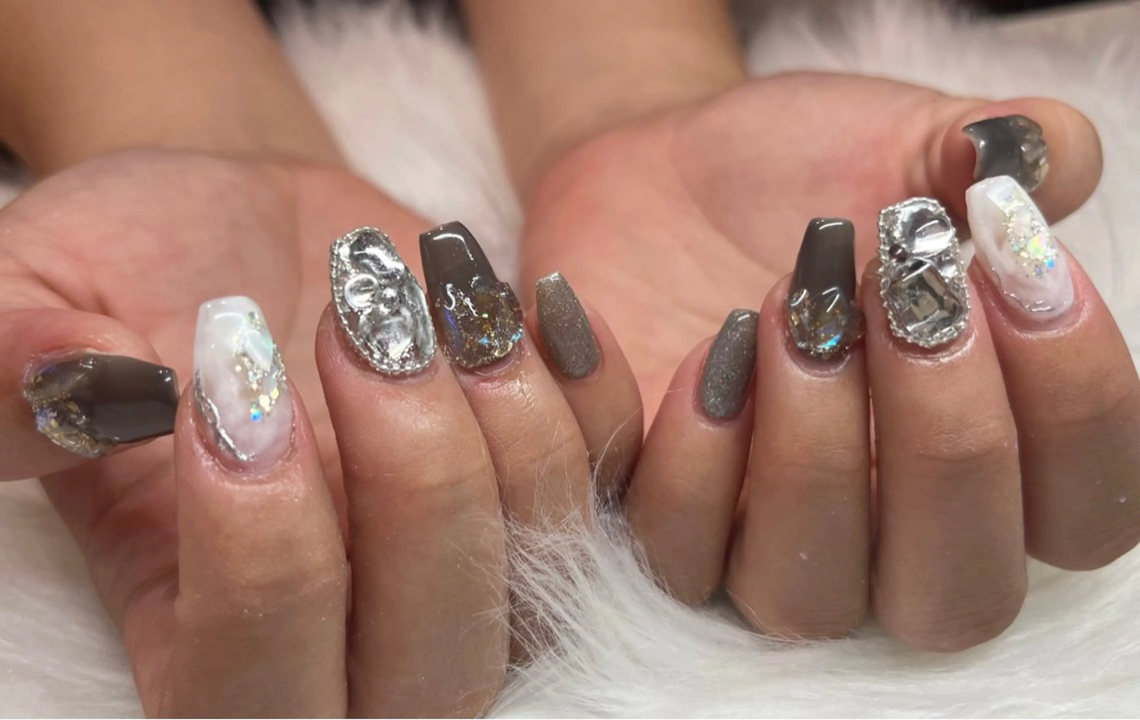 ミディアム NAIL SALON FLOR所属・キラキラネイル/ 韓国ネイルMAKIのネイルデザイン