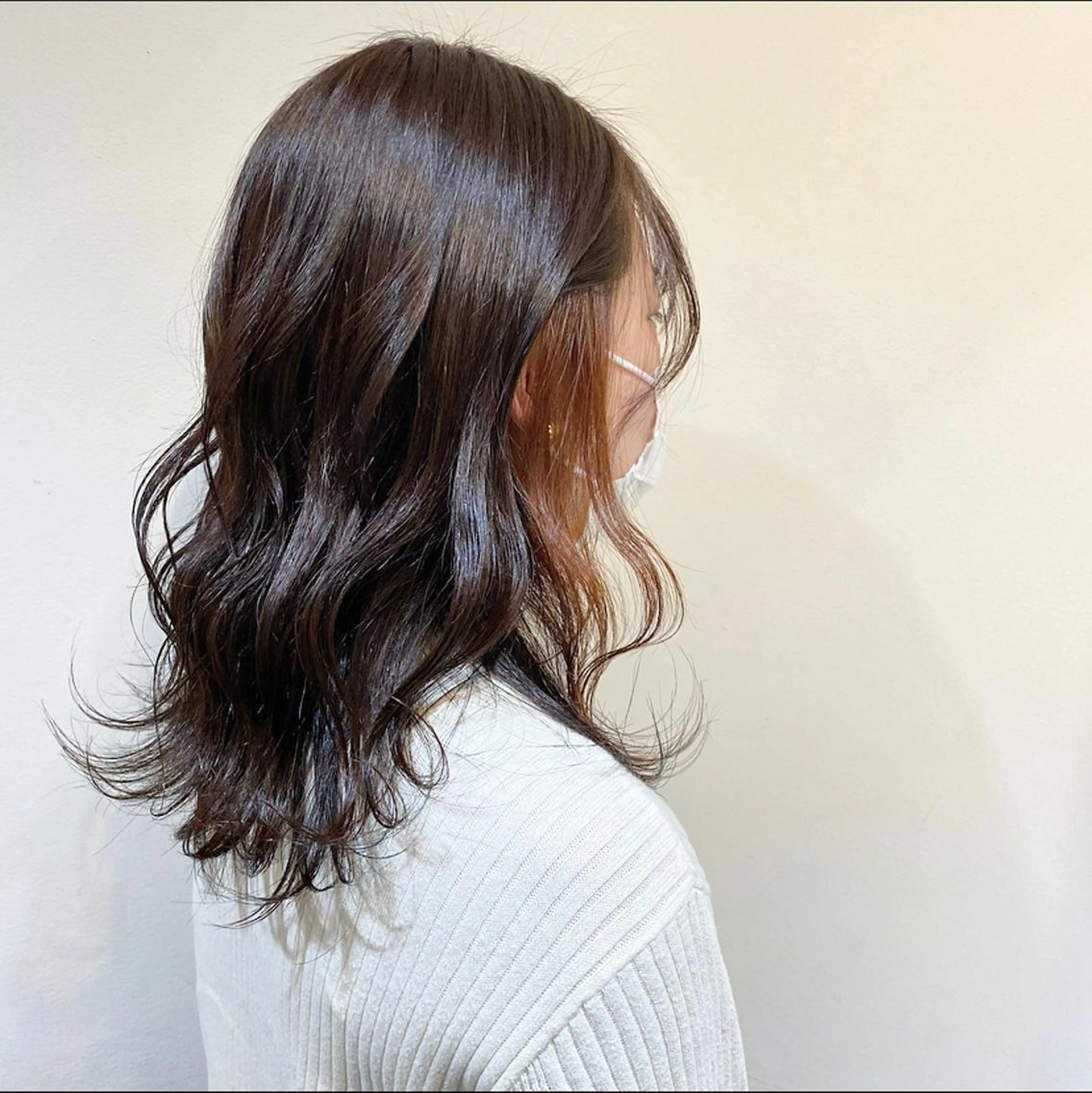 セミロング カラー ヘアアレンジ ブリーチ イヤリングカラー 伊藤 玲衣のヘアスタイル