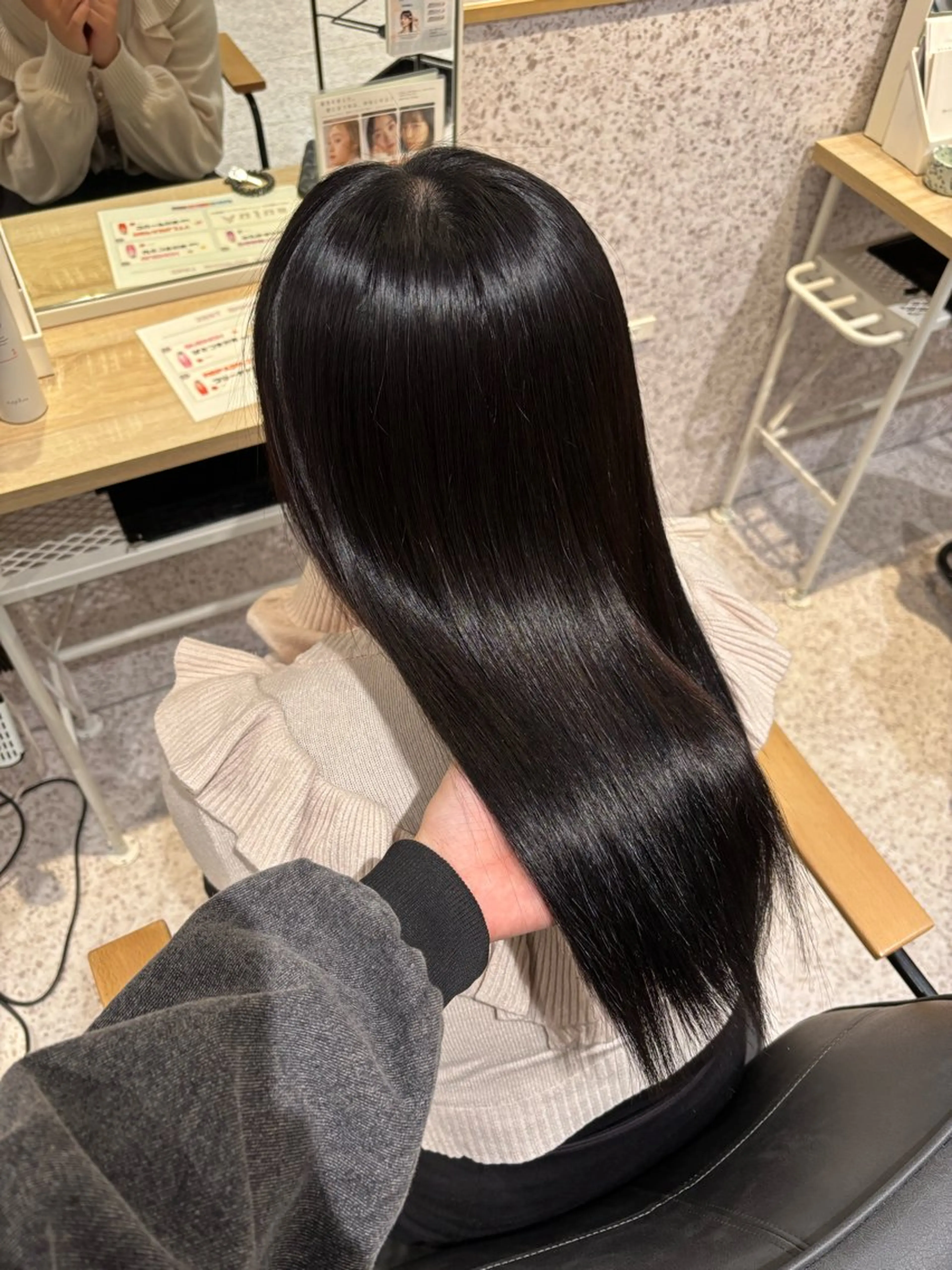 ミディアム カラー ショートボブ ミディアムパーマ ベージュカラー ブリーチ ケアブリーチ カット ヘアカラー 暖色カラー/ パリジェンヌ💟みくのヘアスタイル