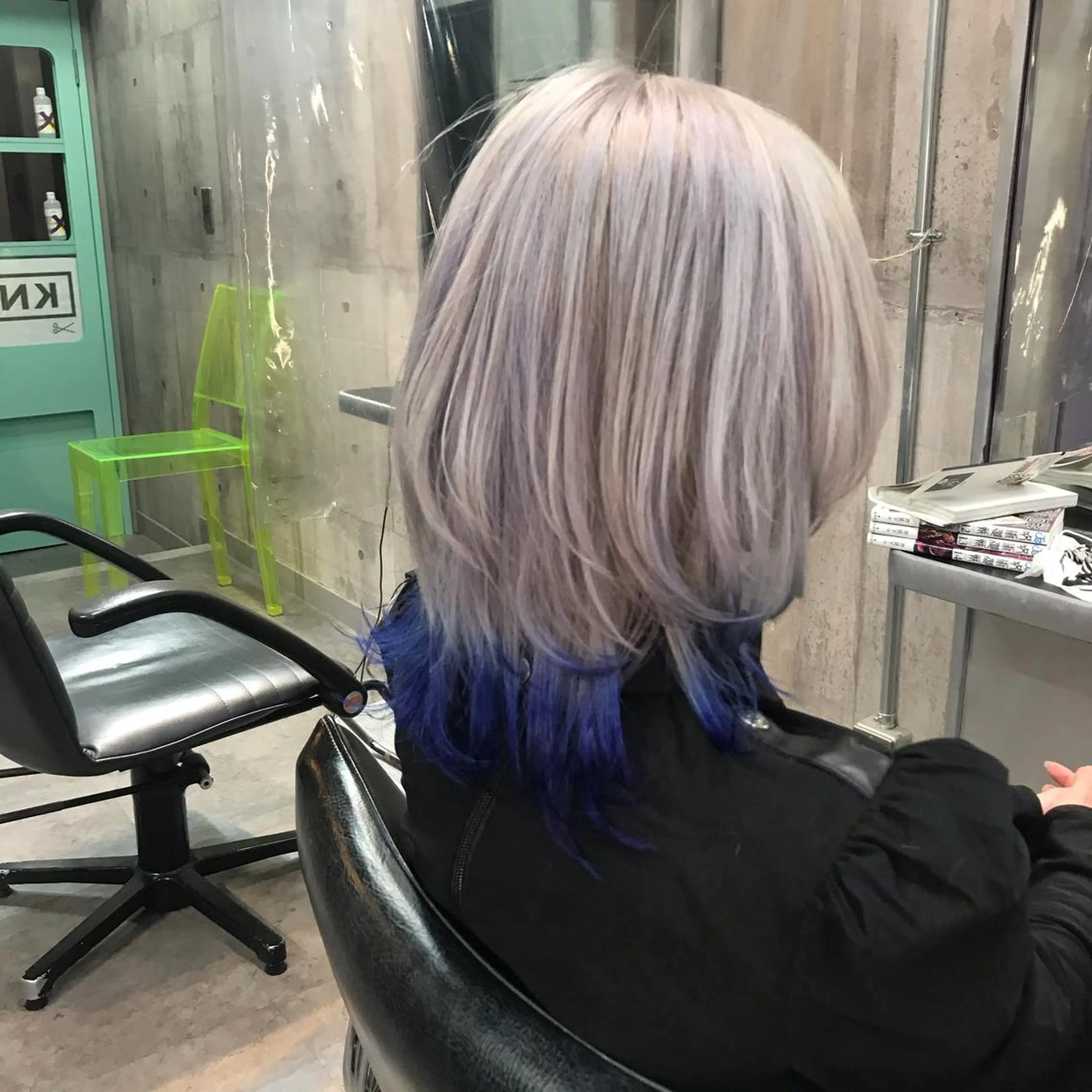 ミディアム カラー ブルーカラー ブルーパープル パープルカラー シルバー ホワイトシルバー ホワイト&レイヤーカ ットエクステ長畠俊輔のヘアスタイル