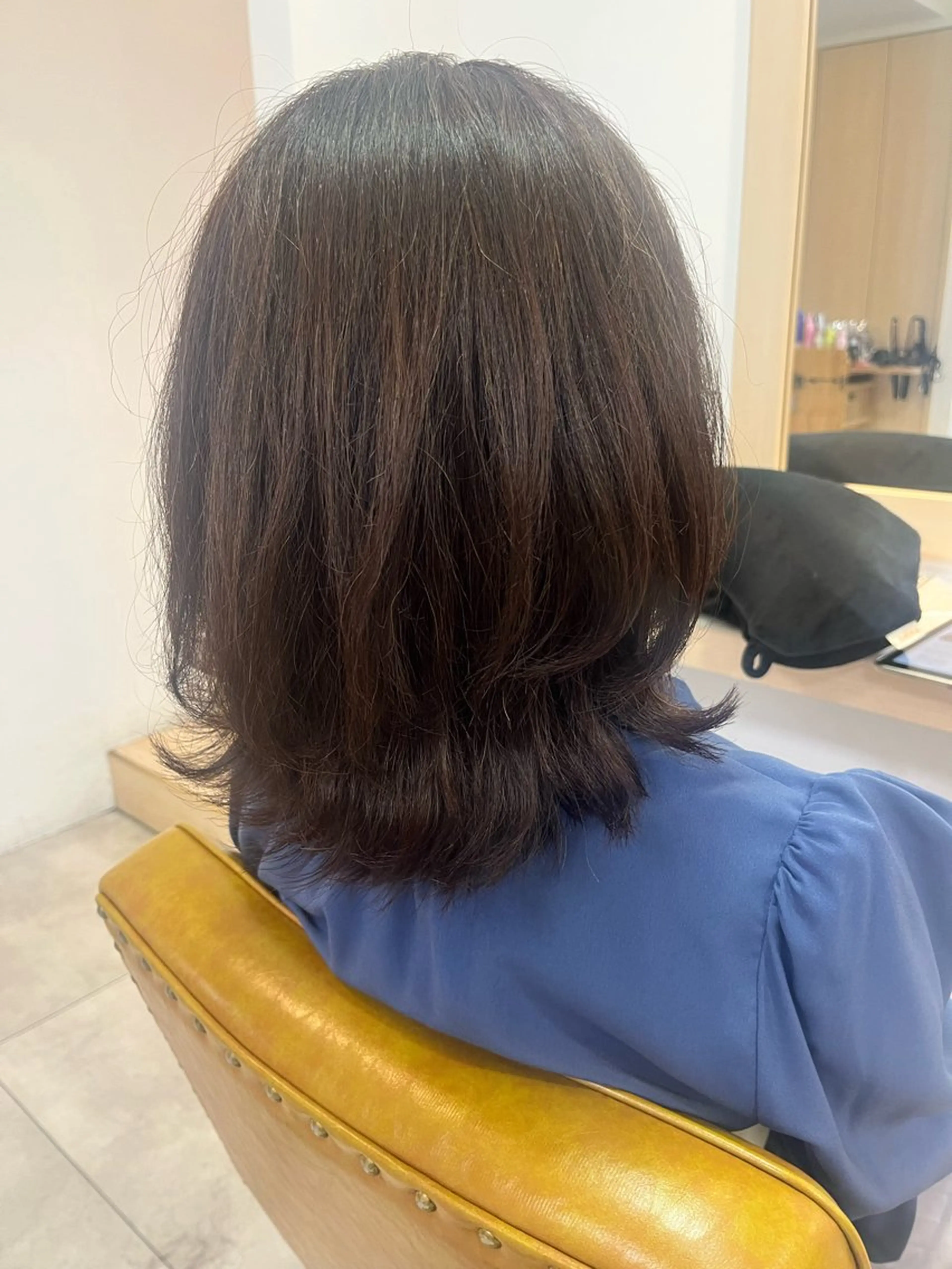 ミディアム くびれヘア レイヤーカット Hikari /赤み消しカラーのヘアスタイル
