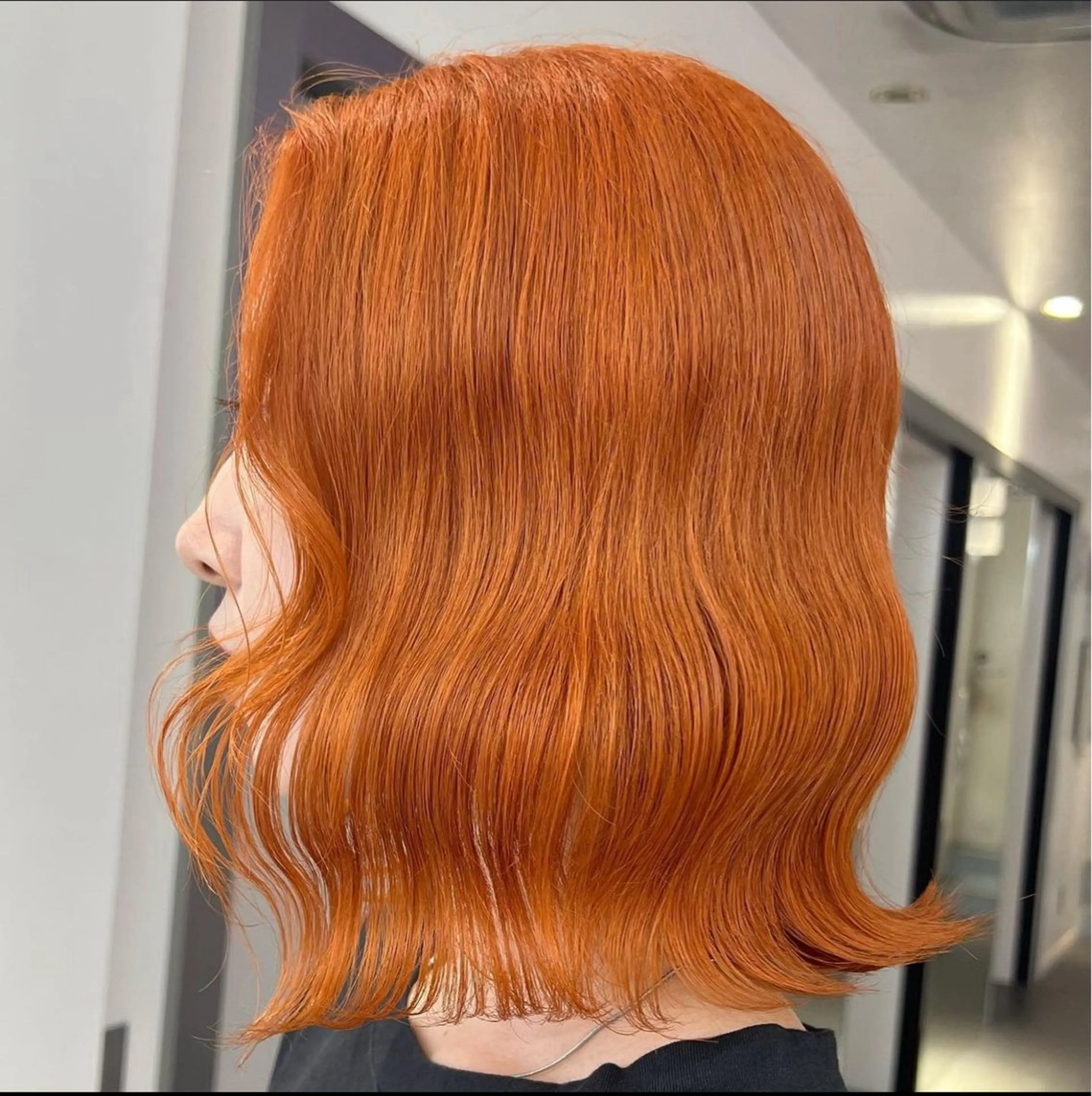 セミロング カラー ブリーチ オレンジ ヘアカラー トリートメント 🌼動き×透明感🩵 ハイトーン/ナナのヘアスタイル