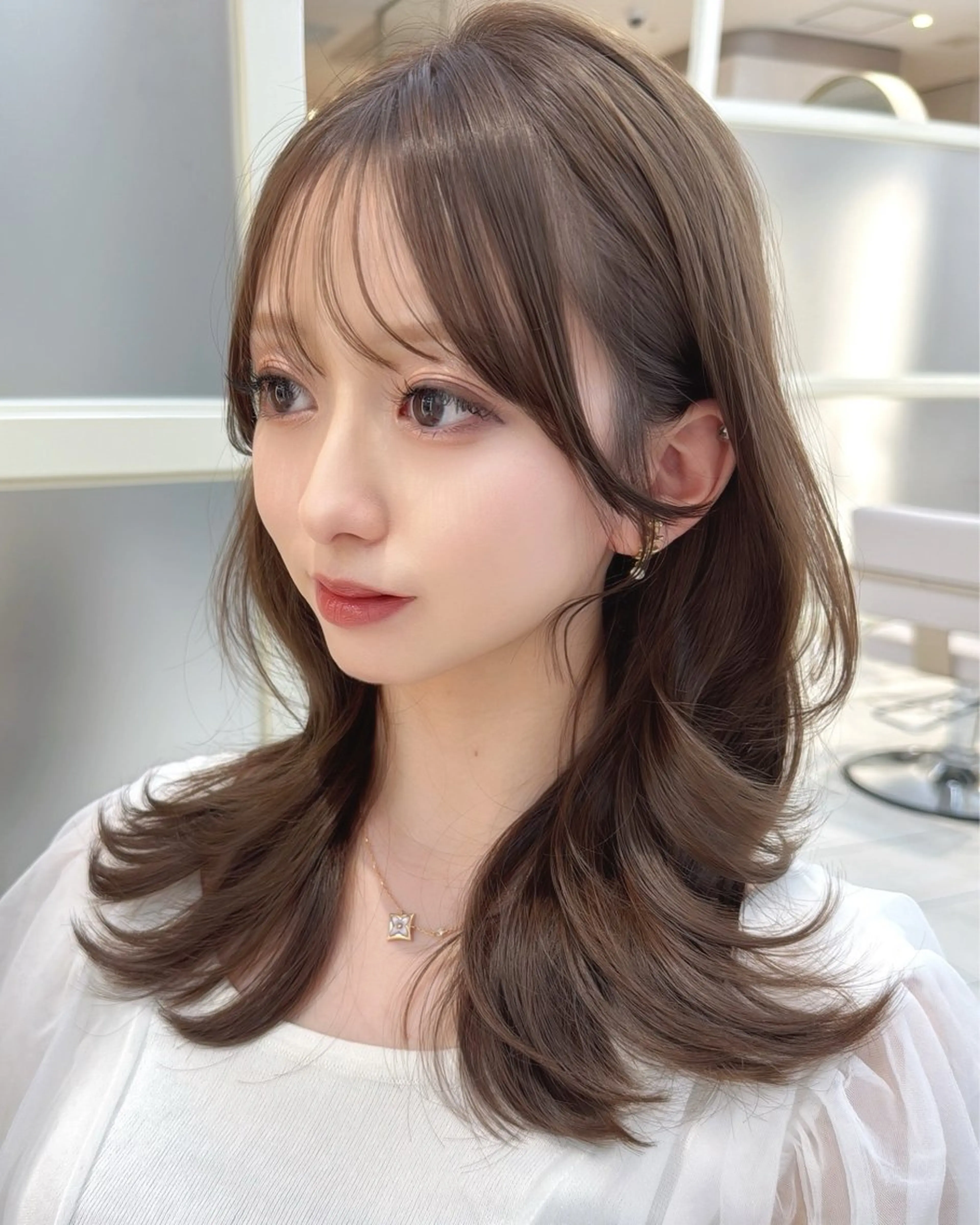 ミディアム カット トリートメント レイヤーカット/ 顔まわり/アオイのヘアスタイル