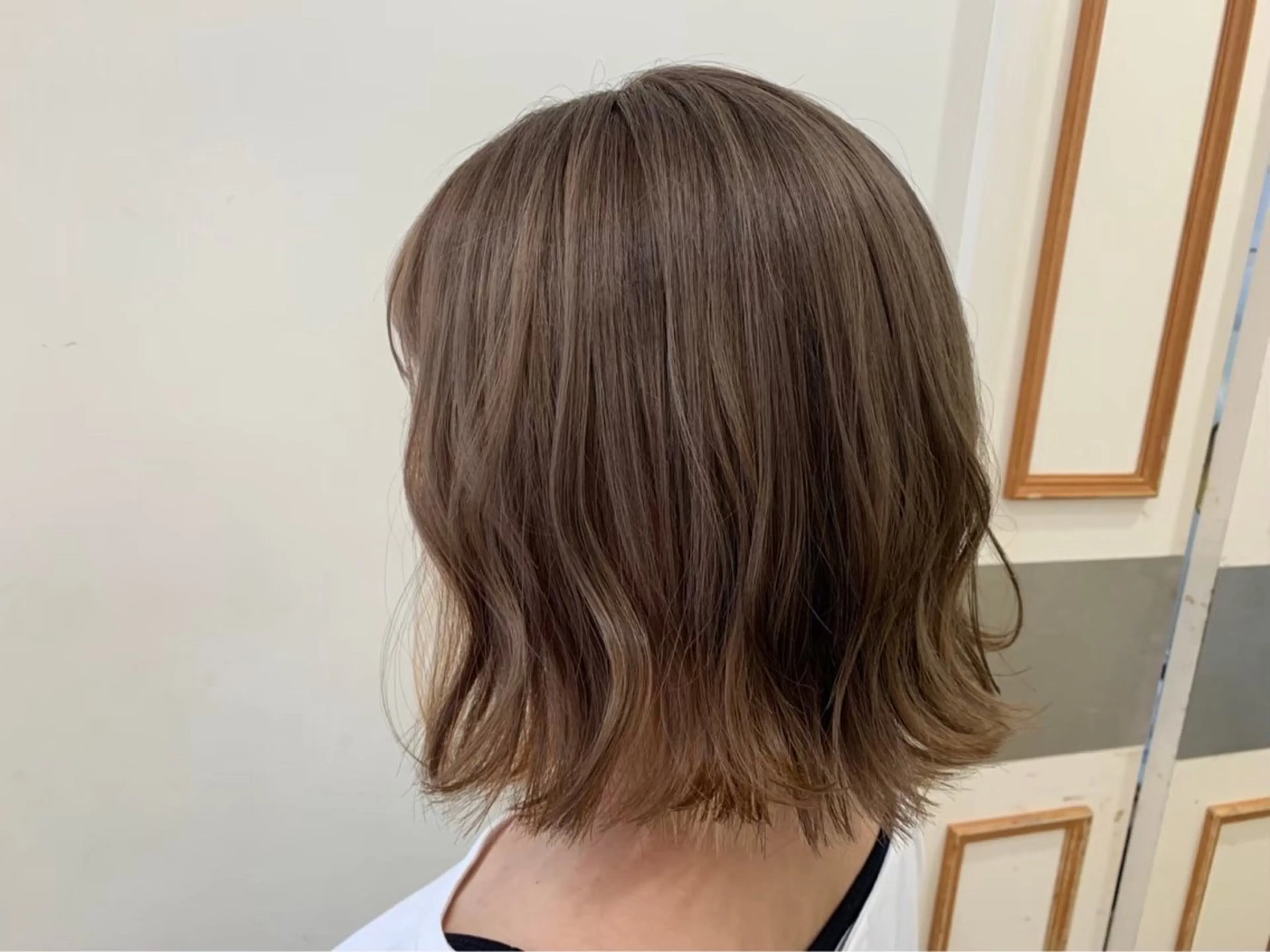 ミディアム カラー カット ヘアカラー トリートメント ウルフレイヤー🐺 ヒナ🩶のヘアスタイル