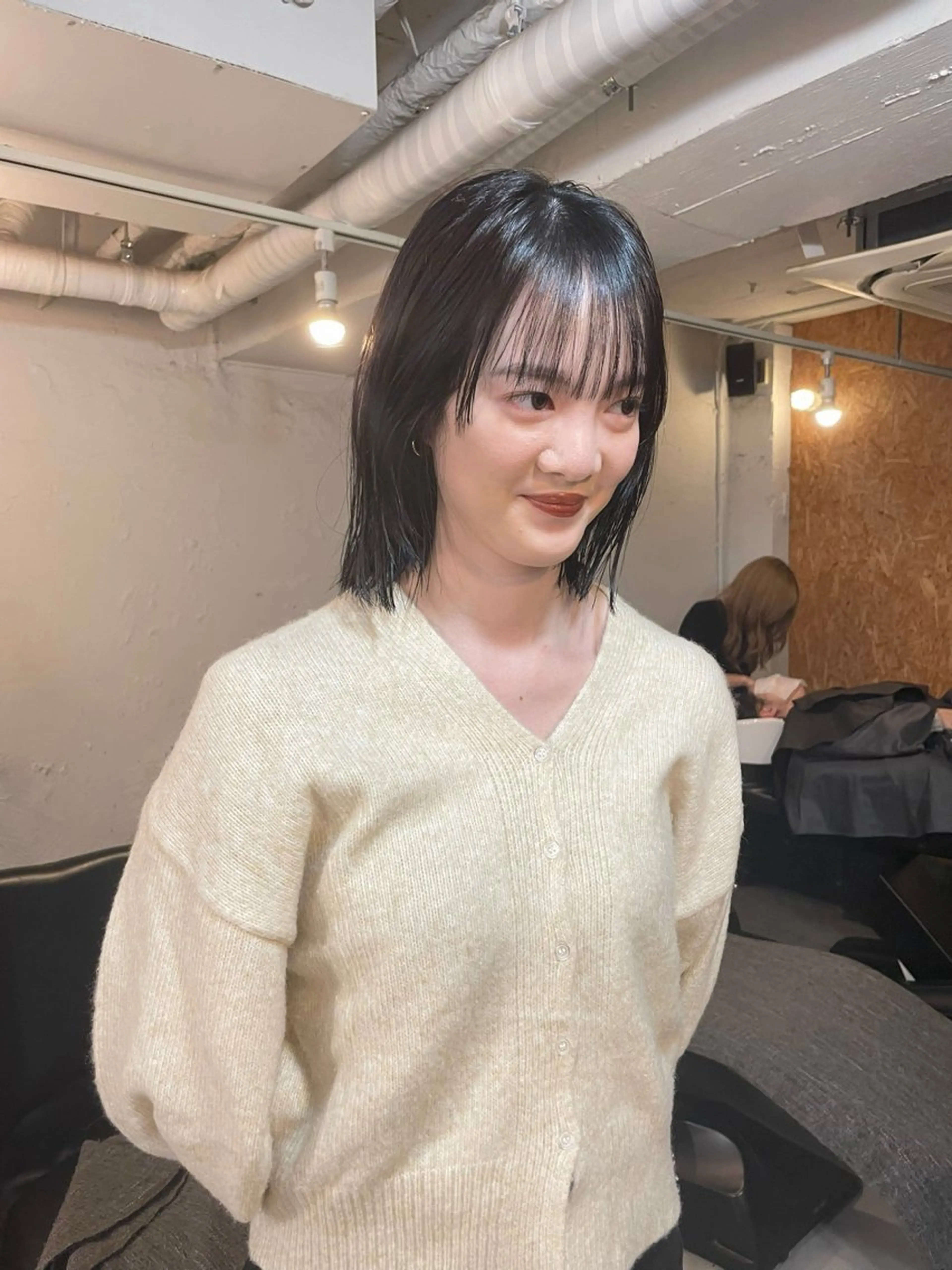 ミディアム カラー レイヤー　べージュ 白石研太のヘアスタイル