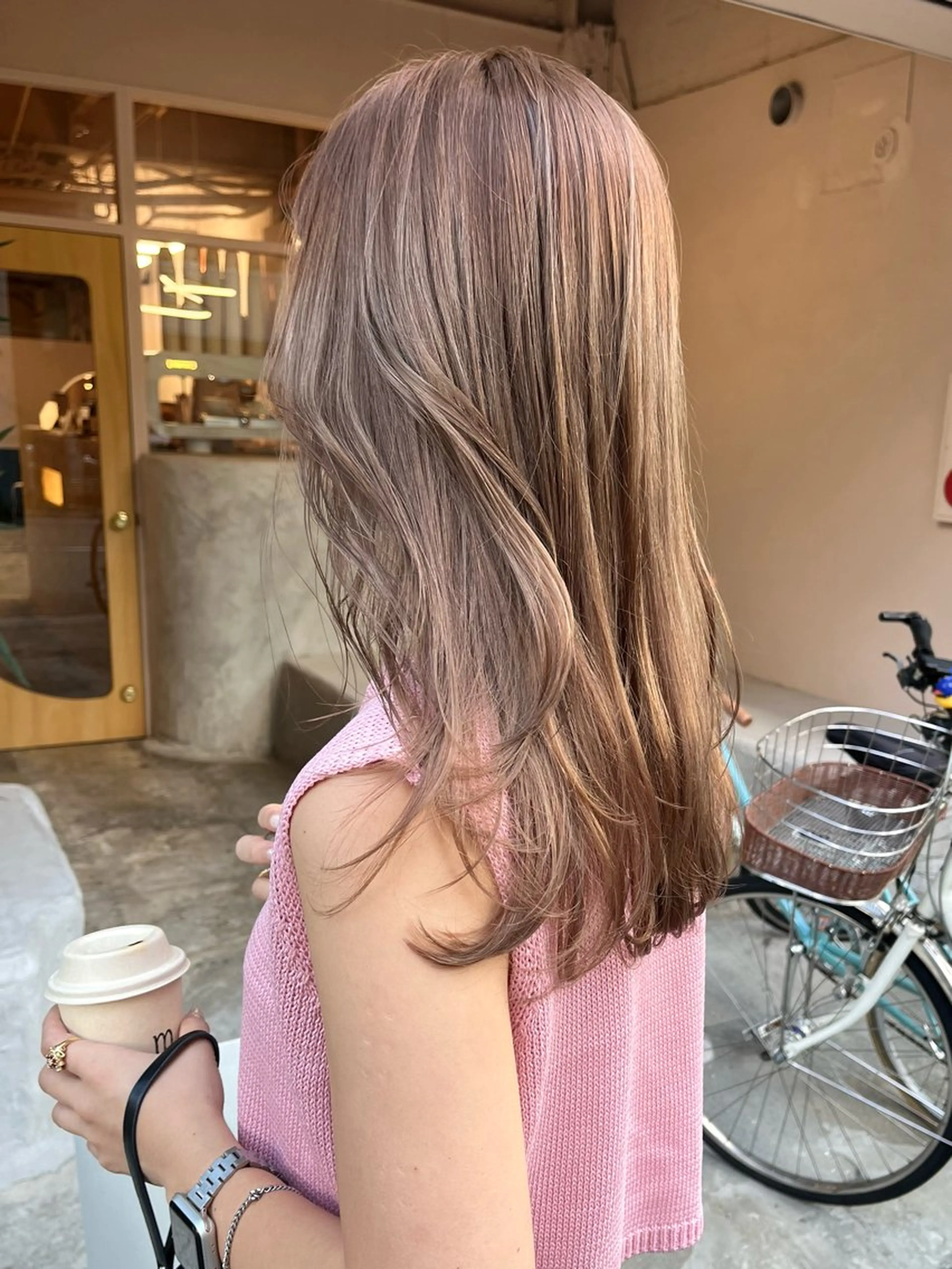 ミディアム カラー ベージュカラー ブリーチ ブラウンカラー ピンクカラー カット ヘアカラー トリートメント iru所属・mi kiのヘアスタイル