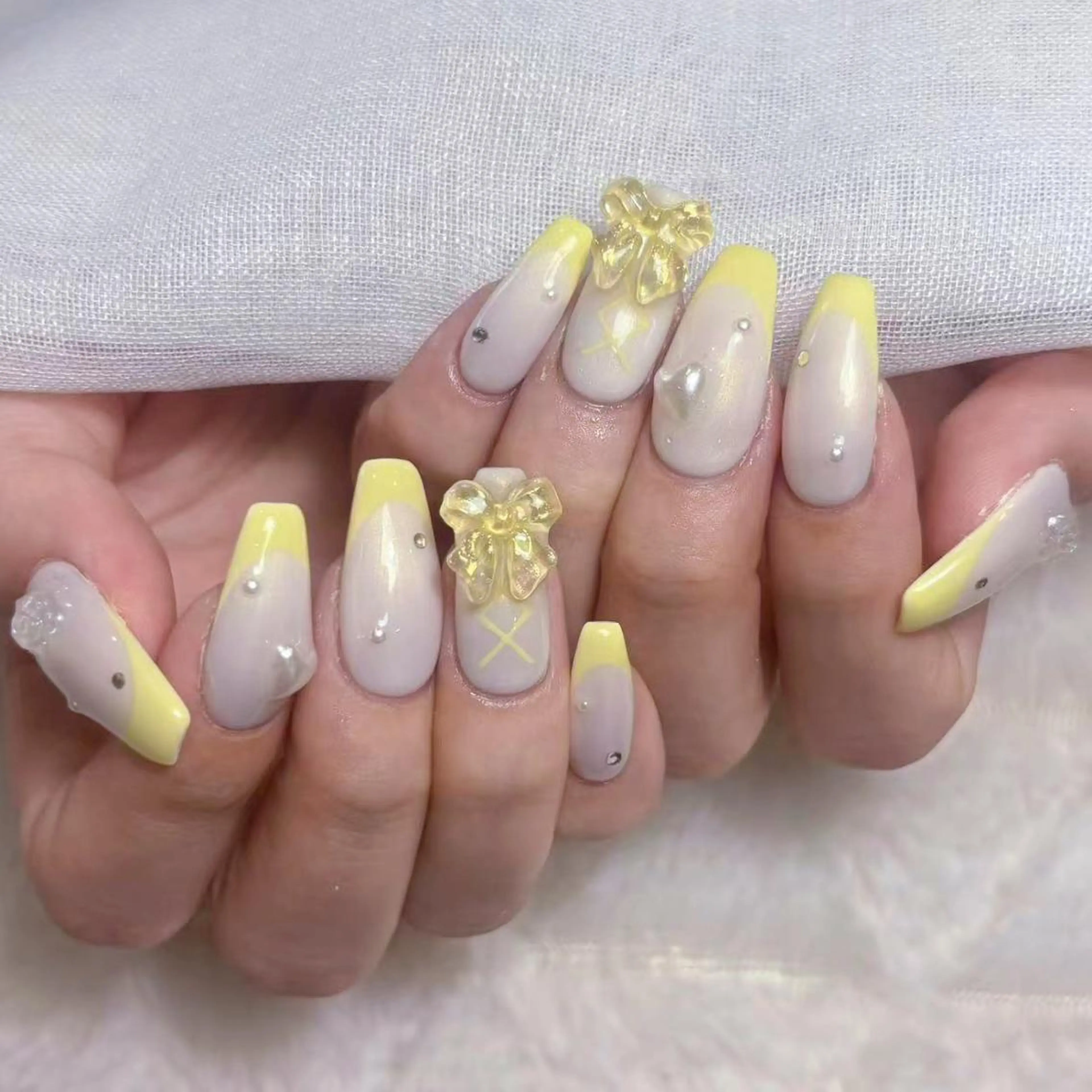 ネイル アートネイル オーロラネイル ガーリー キラキラネイル 韓国ネイル ハンドネイル DIAMOND 💅のネイルデザイン