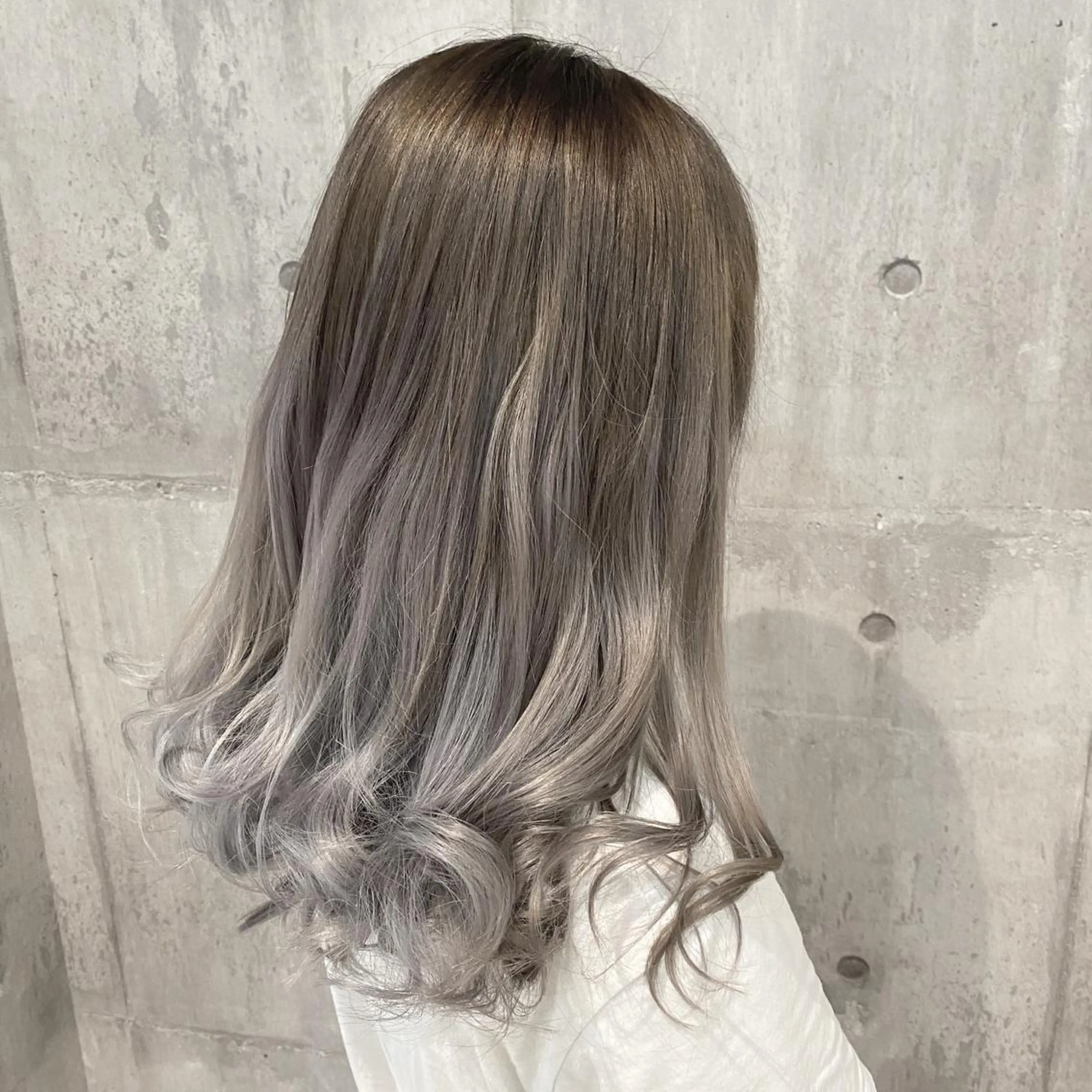 セミロング ヘアカラー トリートメント Lino所属・ﾊｲﾗｲﾄ/ﾚｲﾔｰ ｶｯﾄ/大嶽謙のヘアスタイル