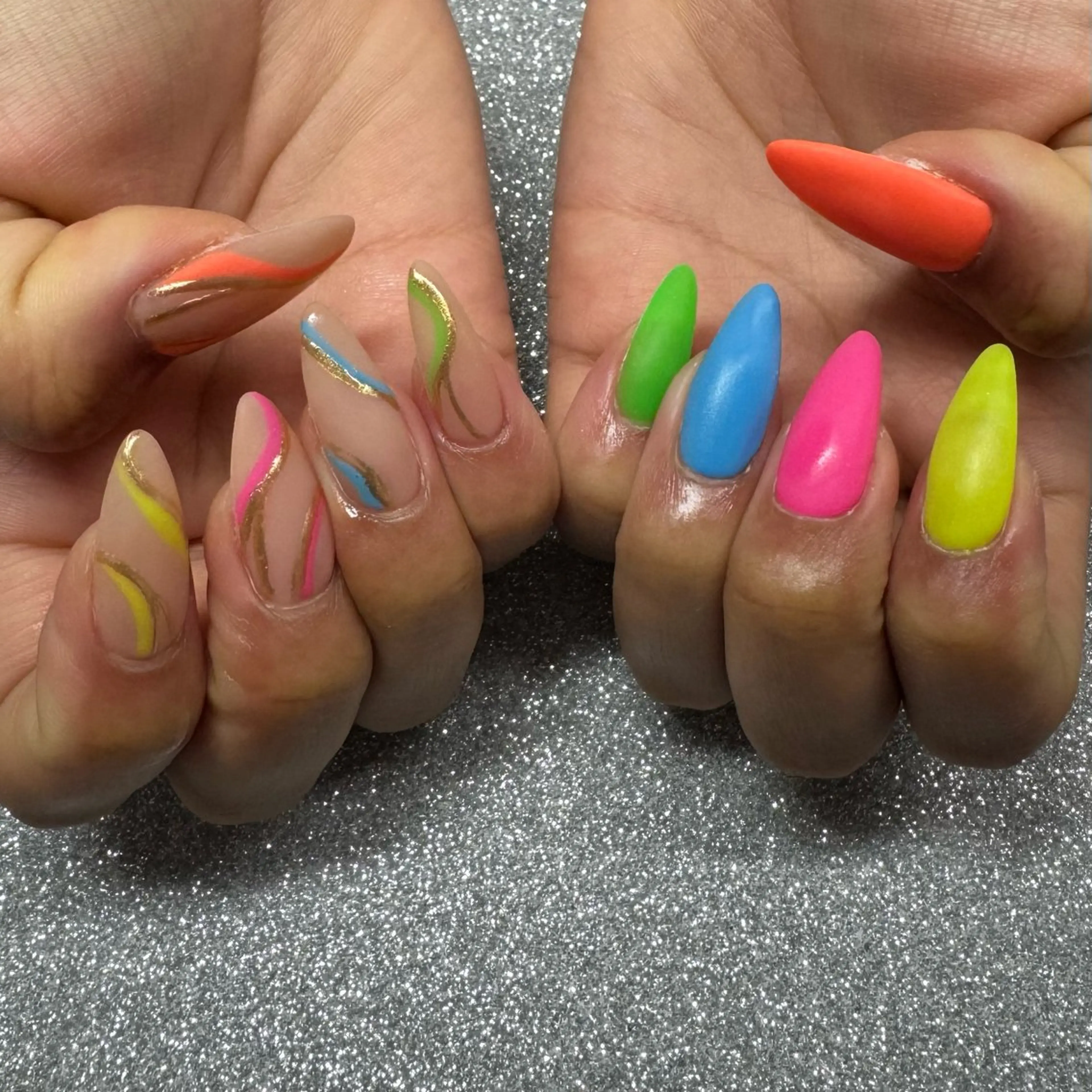 ネイル ハンドネイル VIERU 🌈🎀💖のネイルデザイン