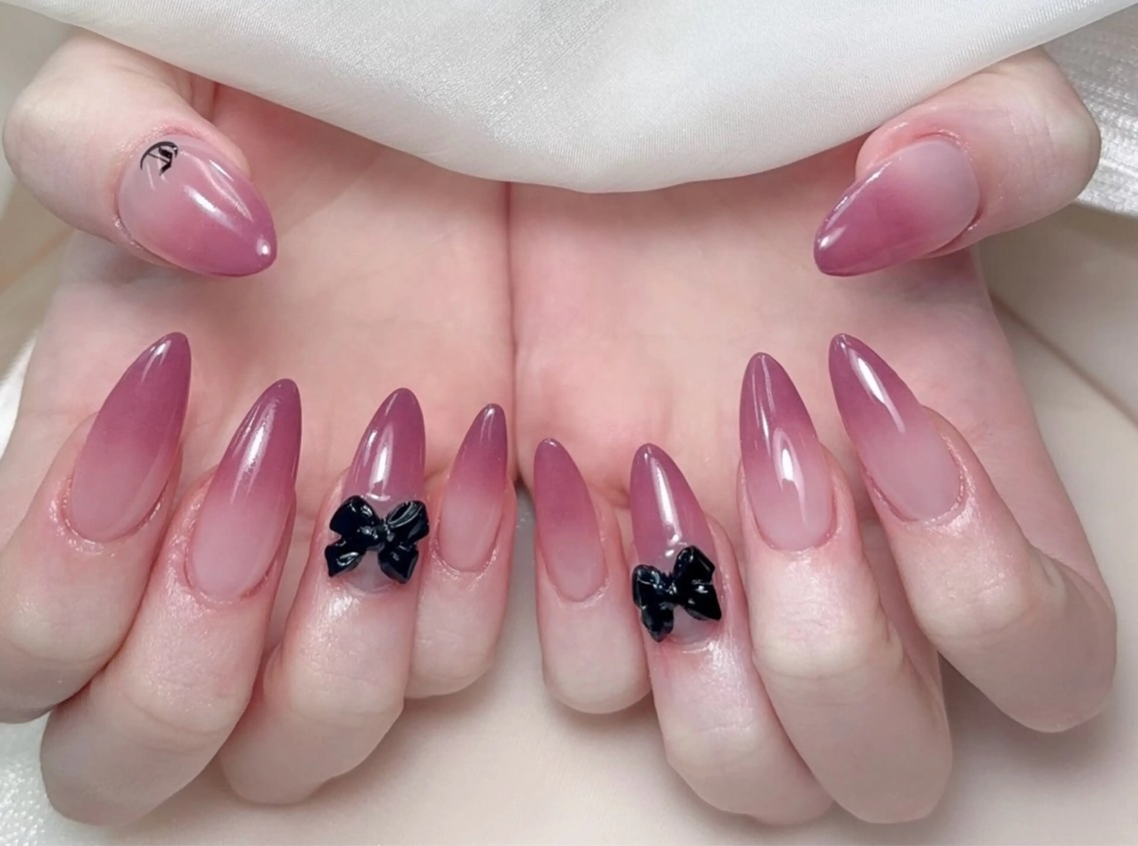 ネイル オーロラネイル フットネイル フレンチネイル ジェルネイル ガラスフレンチ ハンドネイル Mimo beau ty   salonのネイルデザイン