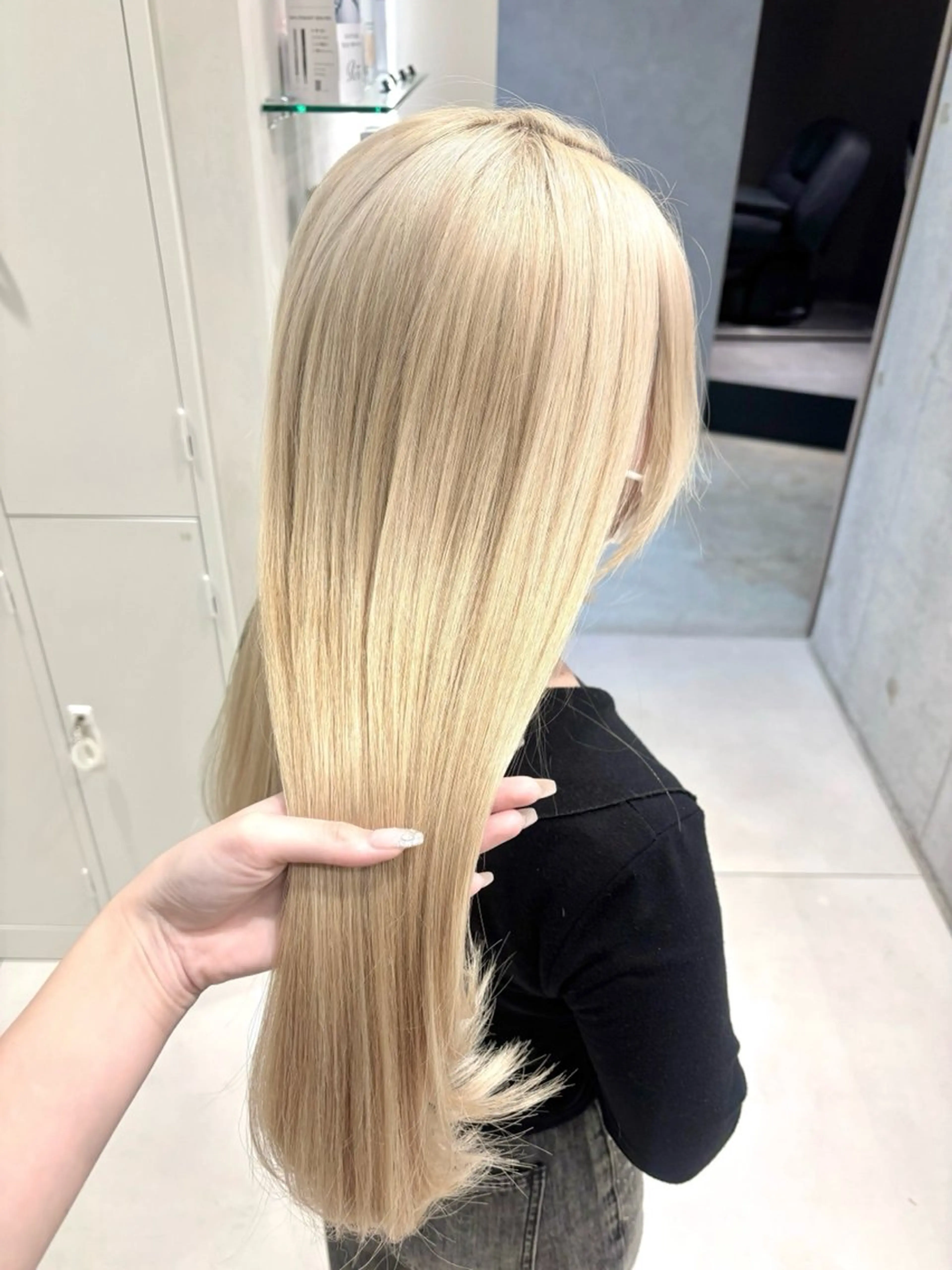 ロング カラー ベージュカラー ブリーチ ホワイトベージュ ヘアカラー トリートメント ヘッドスパ ヘアセット ブリーチカラー.似合 せ🎀amika🎀のヘアスタイル