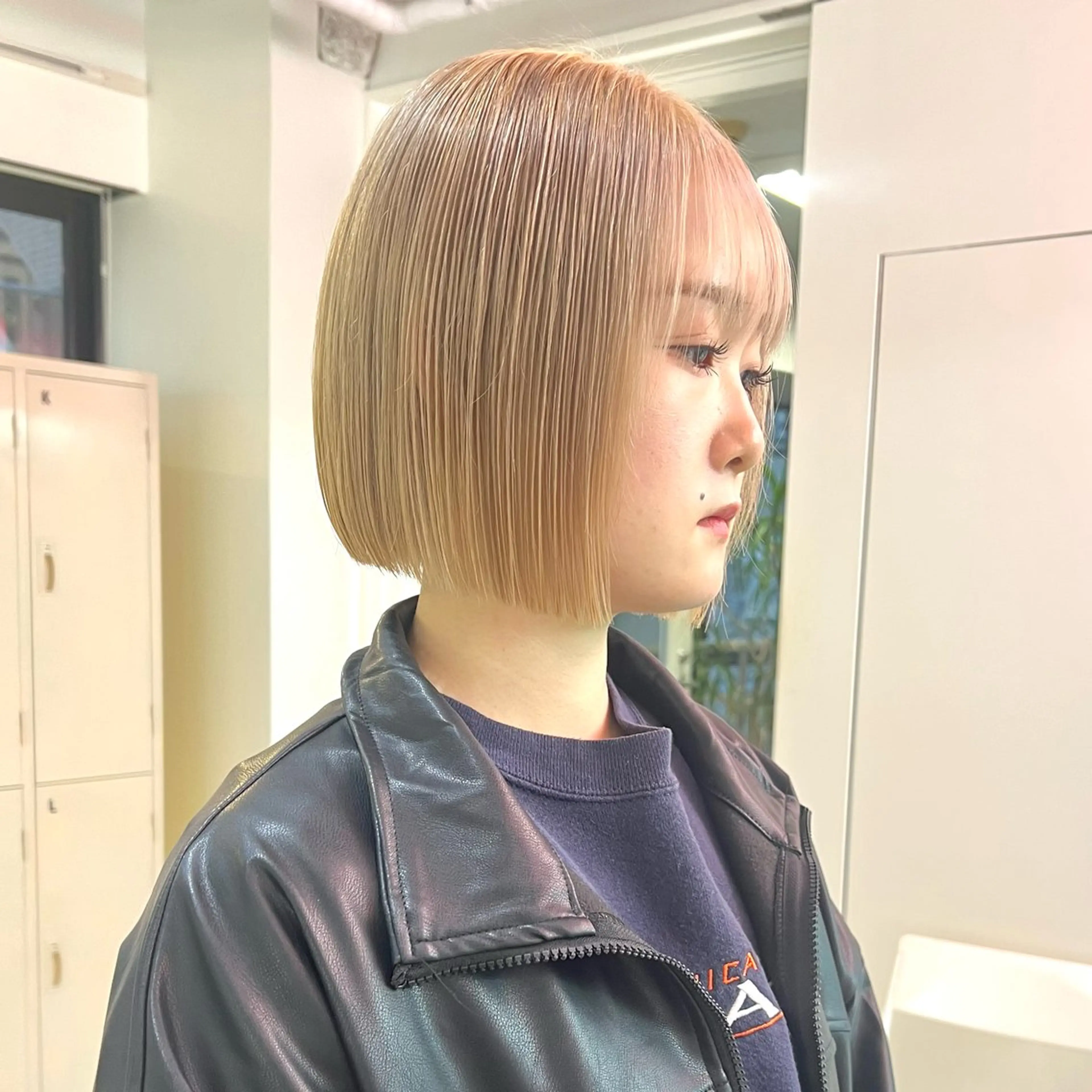 ショート カラー パーマ カット ヘアカラー 🧨ブリーチー×ボブ レイヤー💎じゅえるのヘアスタイル