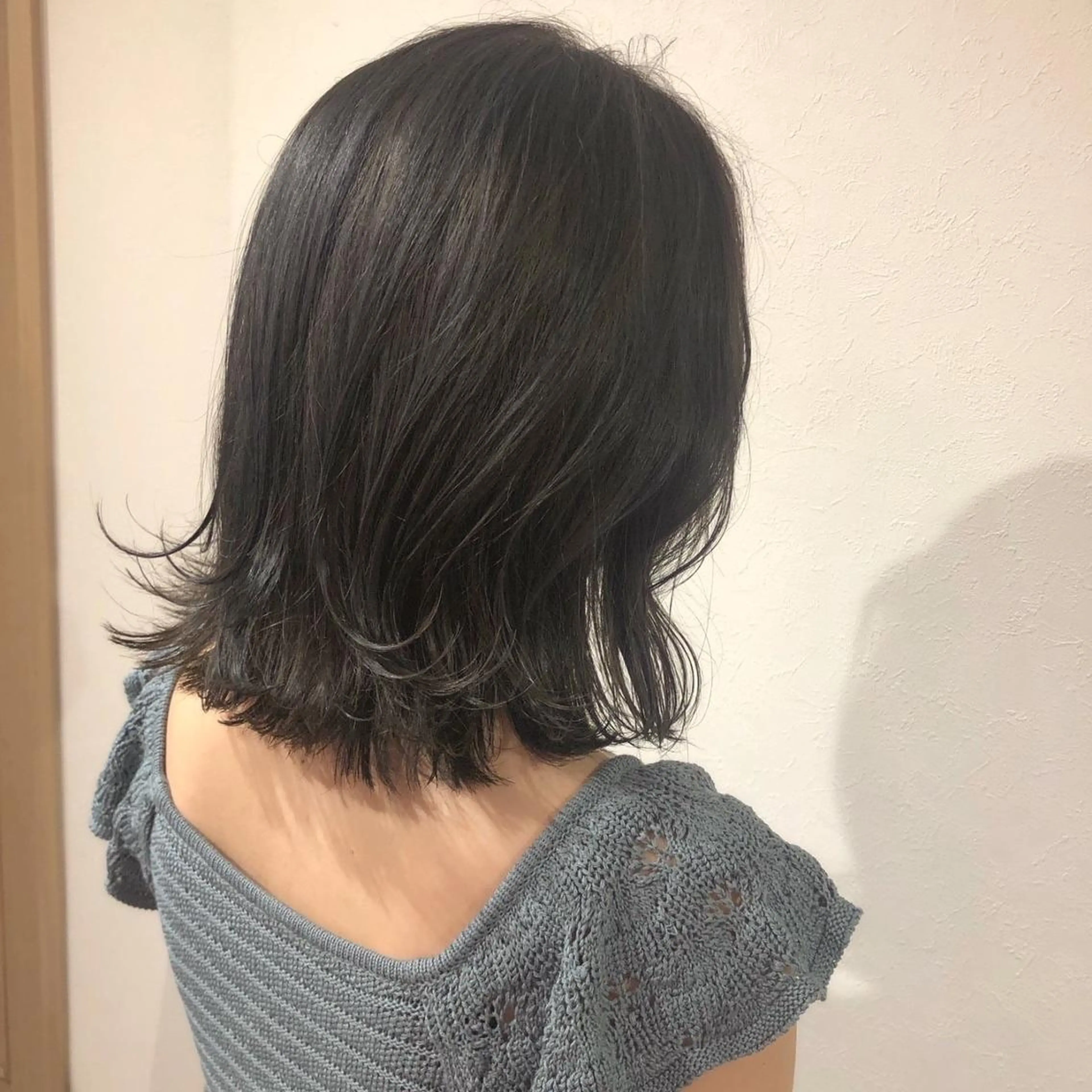 ミディアム カラー パーマ ヘアアレンジ アッシュ アッシュブラック ベージュカラー 黒髪 ブリーチ N° 秋田店【ナンバー】のヘアスタイル