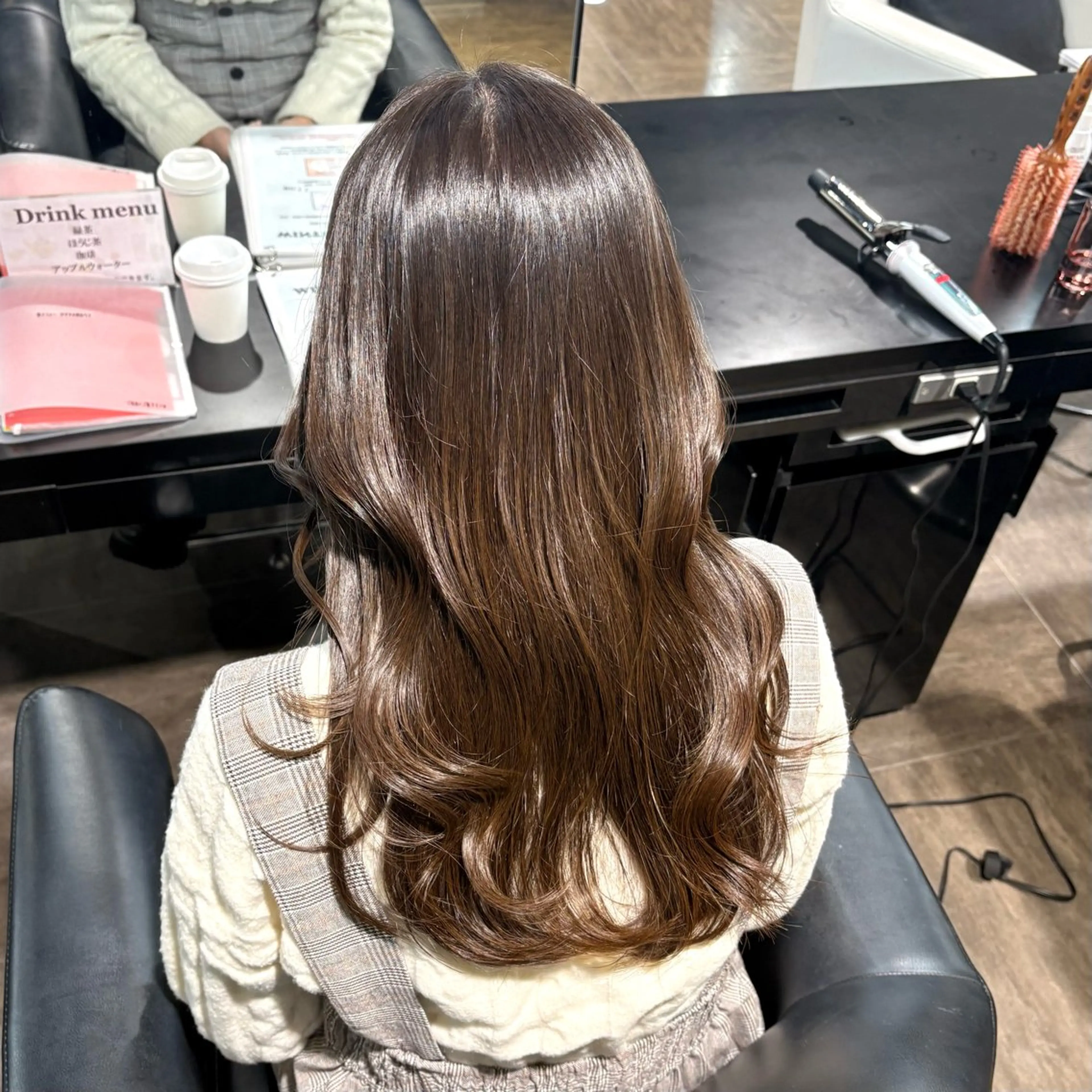 ロング カラー ブラウンカラー チョコレートブラウン 透明感カラー ヘアカラー トリートメント 🖤大人可愛い⌇ 𝐑 𝐈 𝐎🖤のヘアスタイル