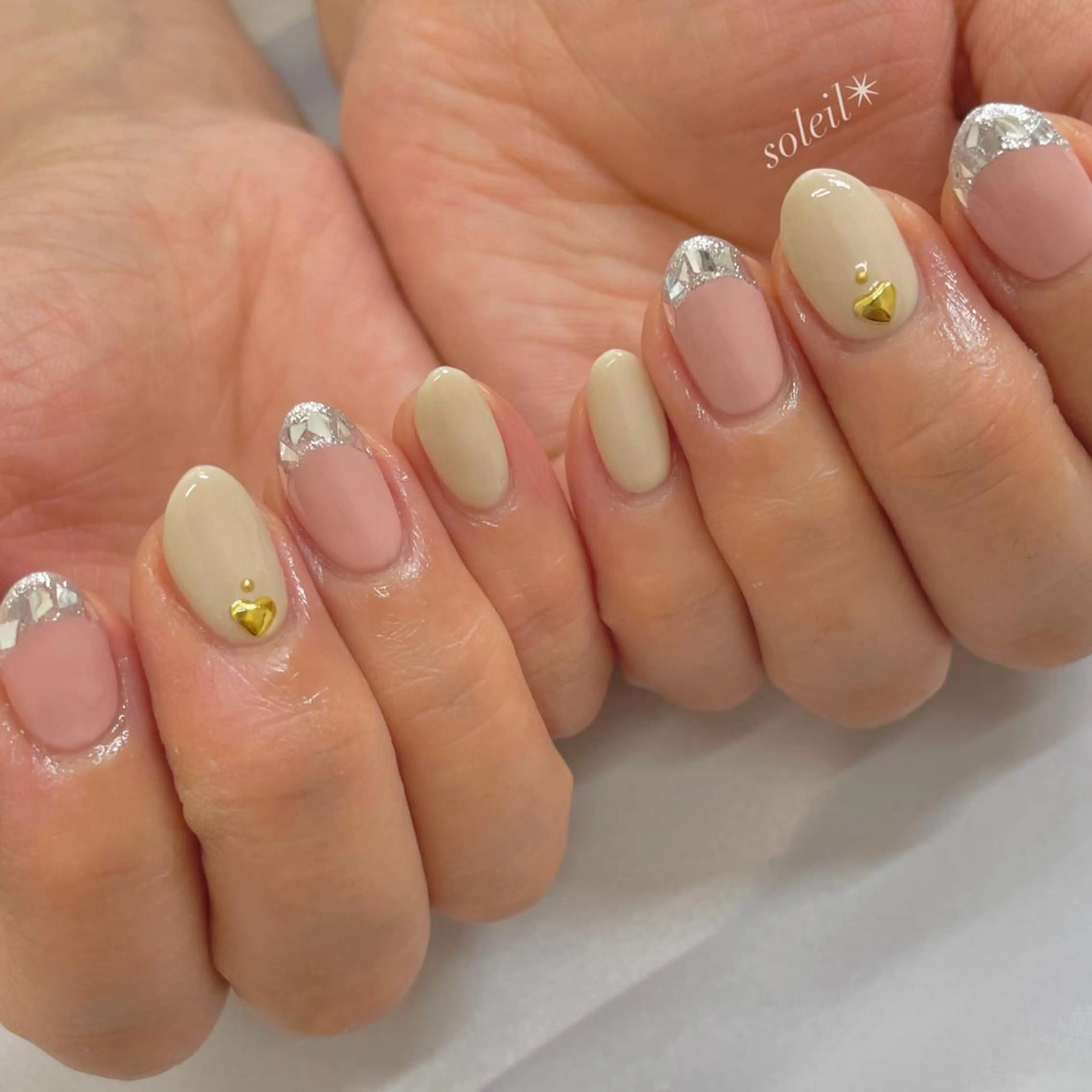 ネイル アートネイル フレンチネイル ガラスフレンチ ハート キラキラネイル 粟津 美紀のネイルデザイン
