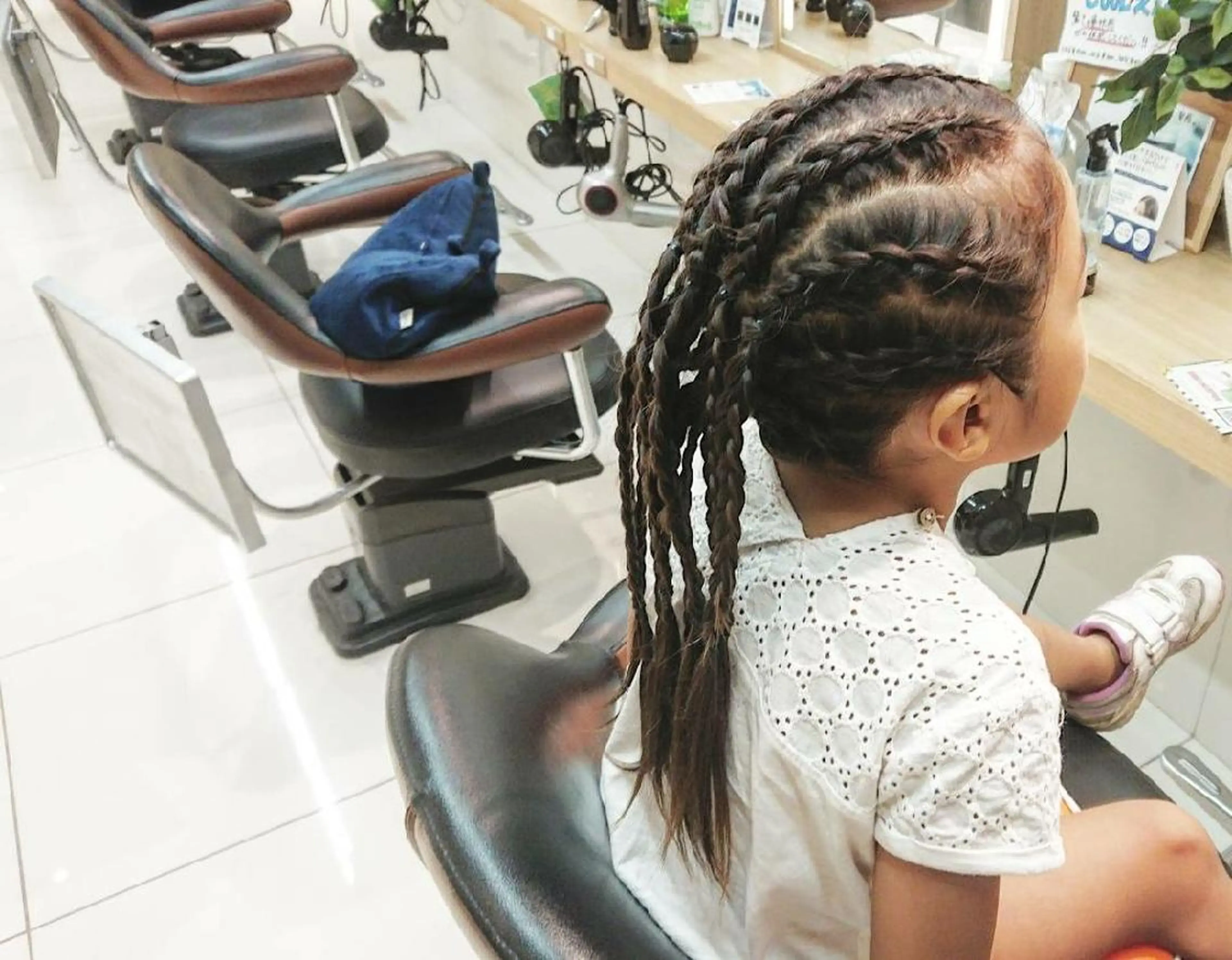 キッズ ヘアアレンジ ポニーテール 透明感ハイライト◎ 伊藤夏海のヘアスタイル