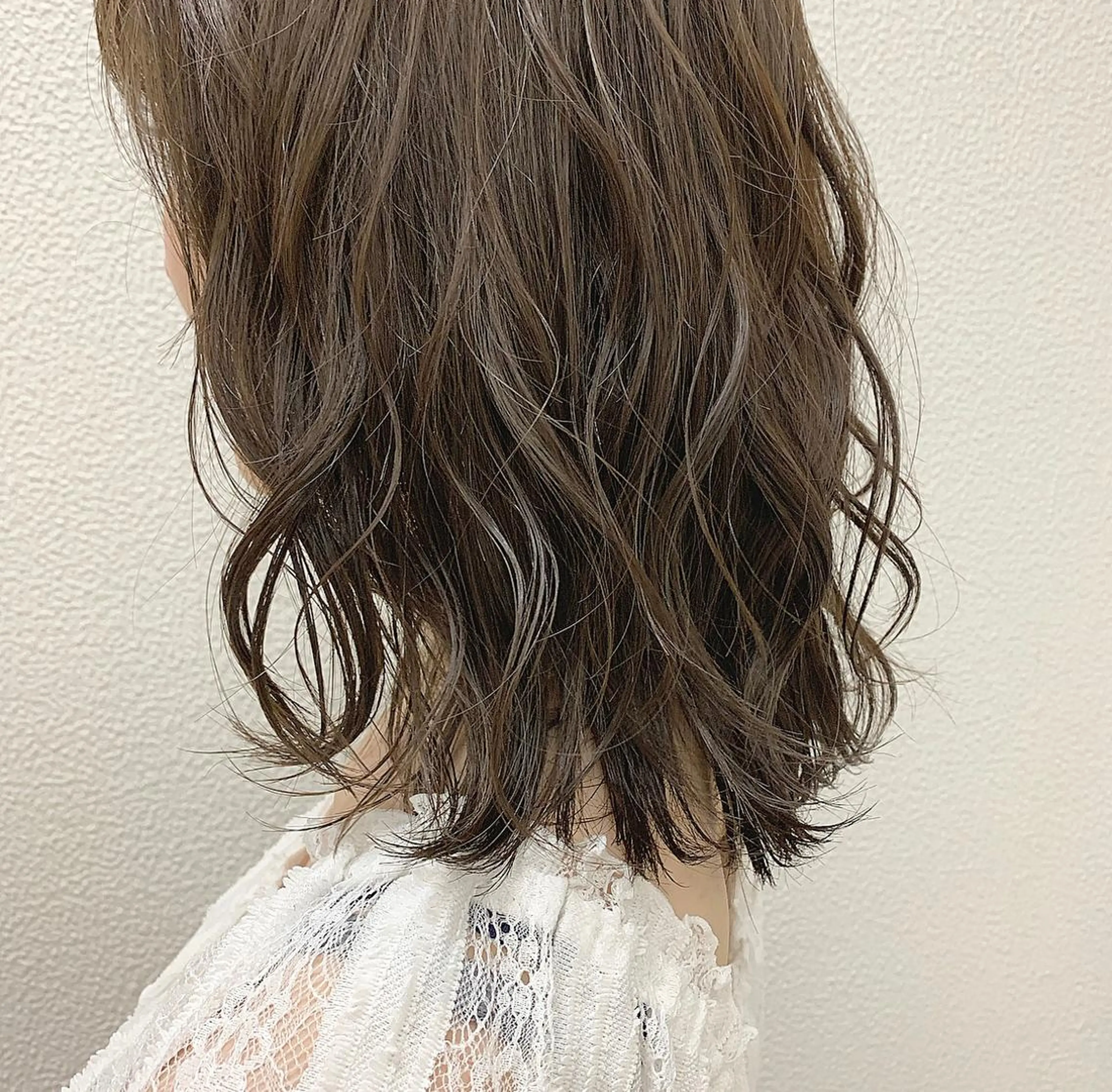 カラー 小泉 葵のヘアスタイル