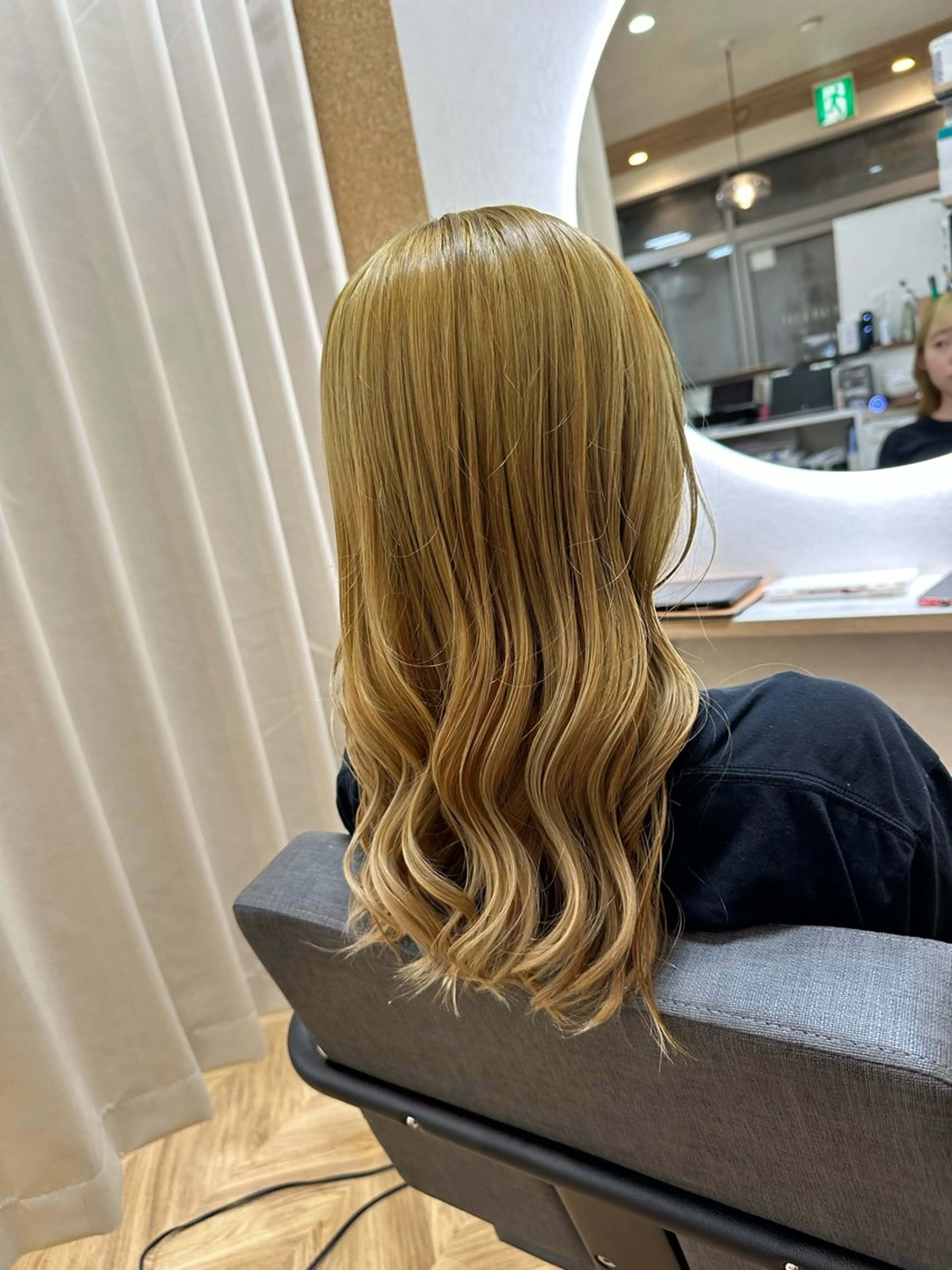 ロング イエローカラー TELA HAIR 大網店所属・TELAHAIRマネ ージャー島袋昂也のヘアスタイル