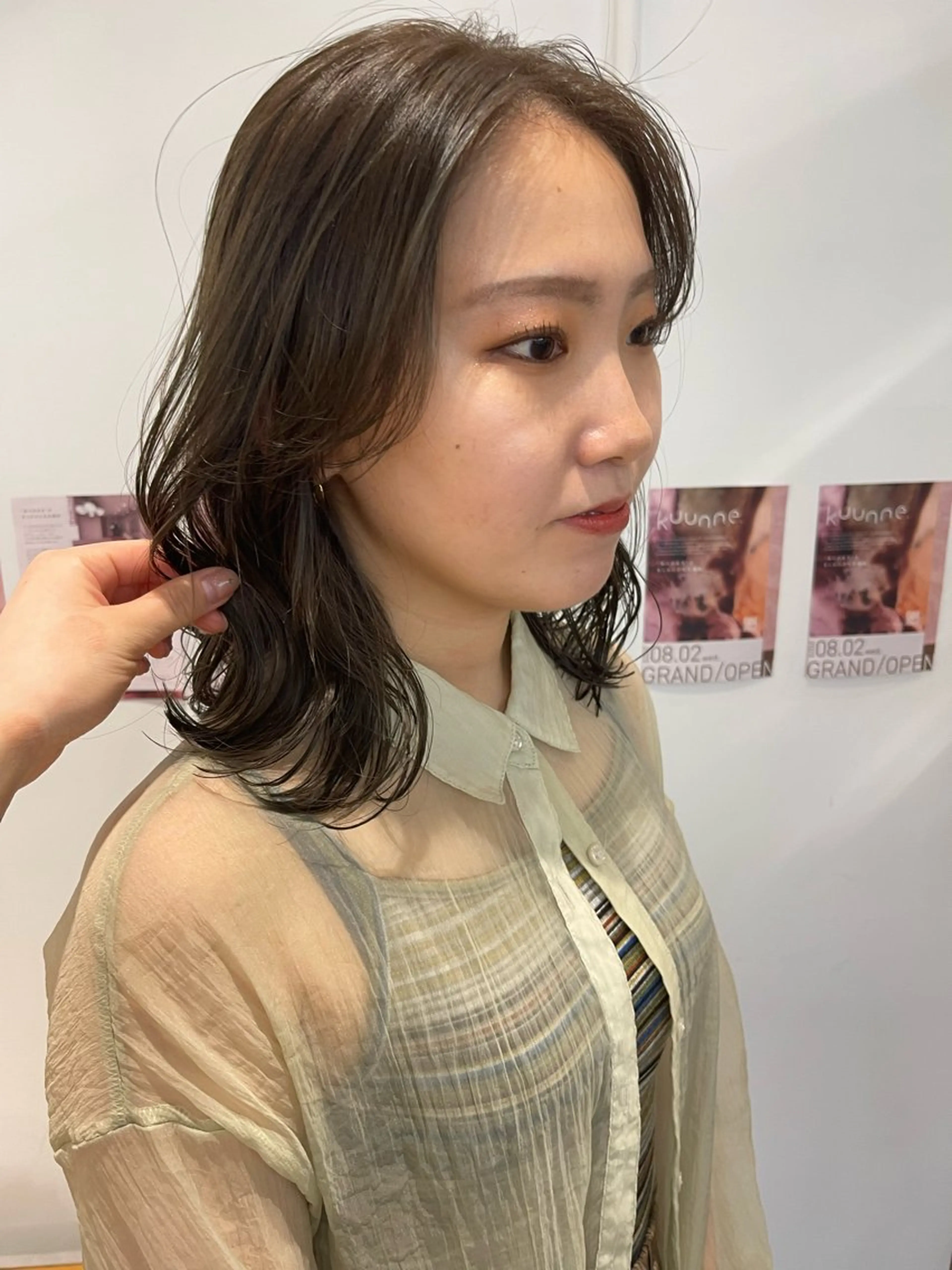 ミディアム カラー Terve.野崎 真里奈/暖色ベージュのヘアスタイル
