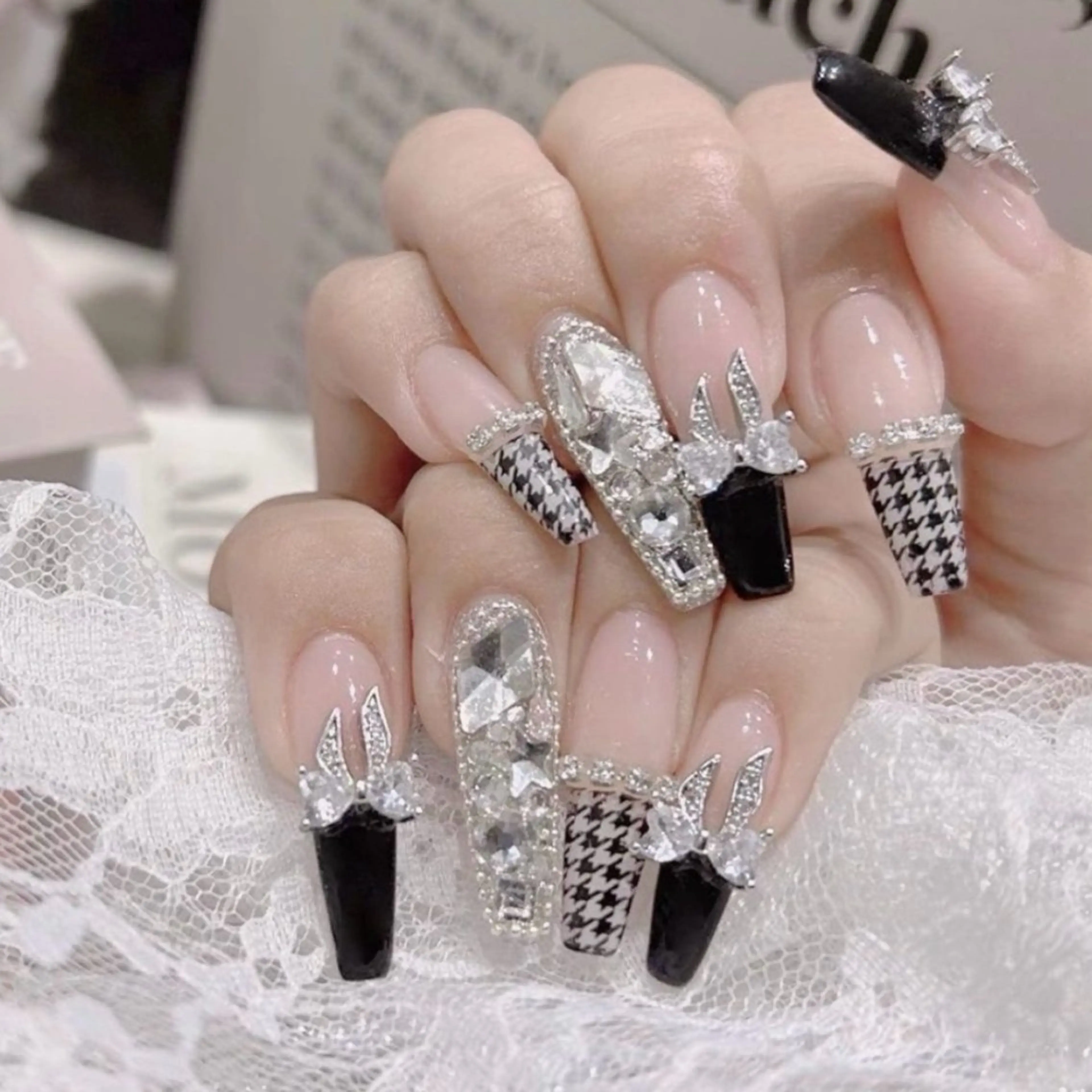 ネイル 成人式 ジェルネイル ロングネイル マグネットネイル 大理石ネイル(マーブル) ハンドネイル Momoa nail salon所属・MoMoA Nail ネイル長さ出し専門店のネイルデザイン