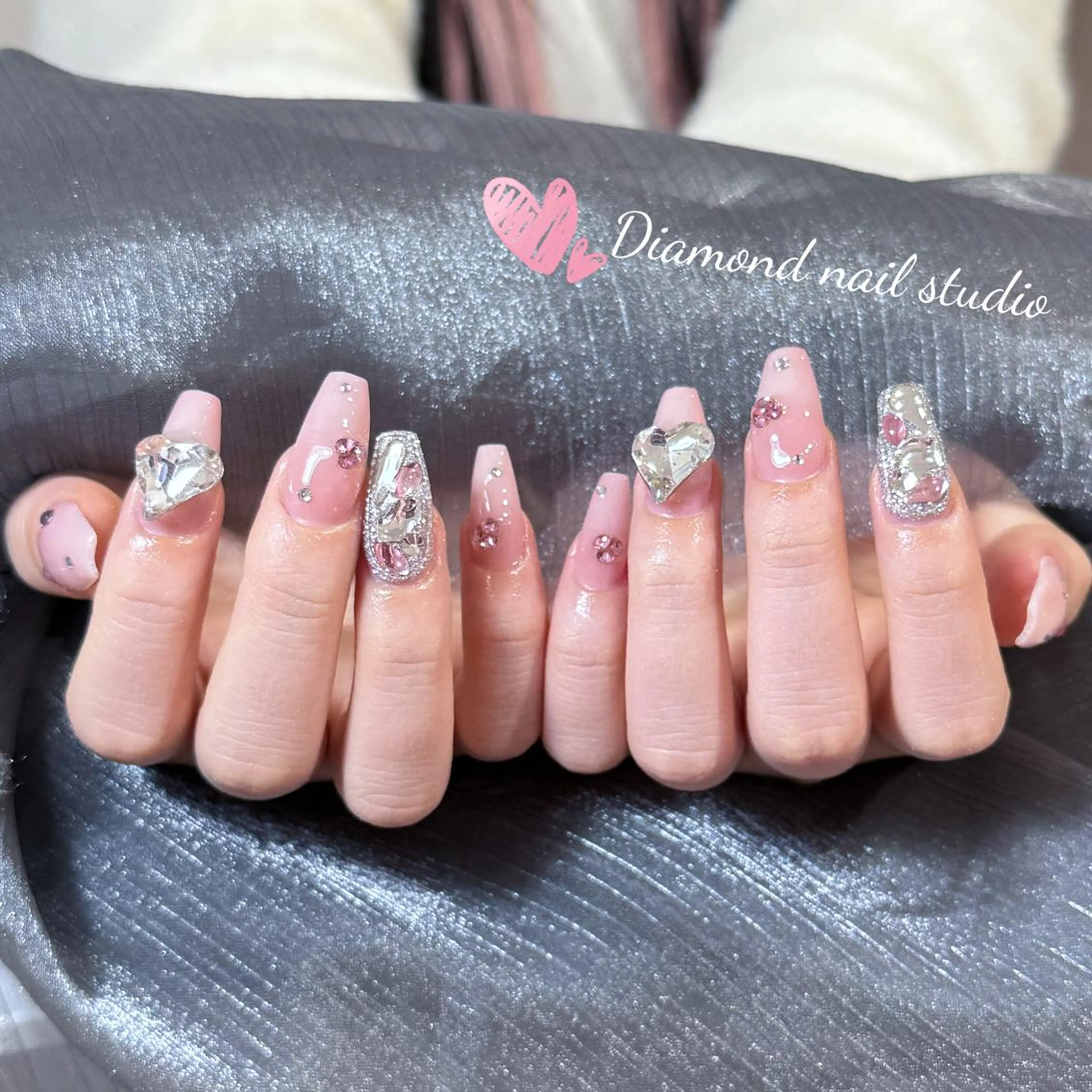 ネイル アートネイル オーロラネイル ガーリー キラキラネイル 韓国ネイル ハンドネイル DIANMOND NAIL🌸のネイルデザイン