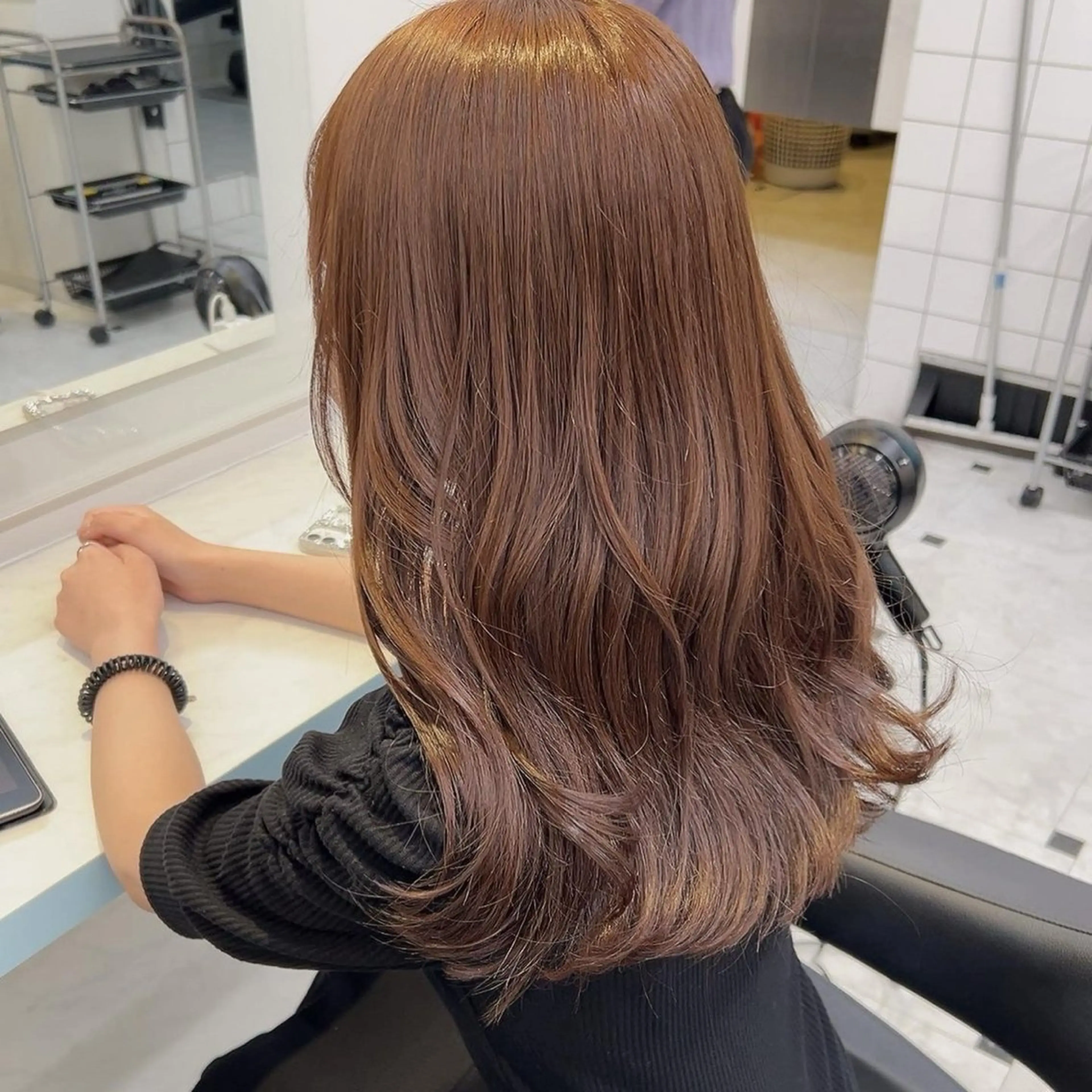 セミロング メンズ ヘアカラー トリートメント 艶感ミルクティー🤍 色落ち綺麗🤍ともやのヘアスタイル