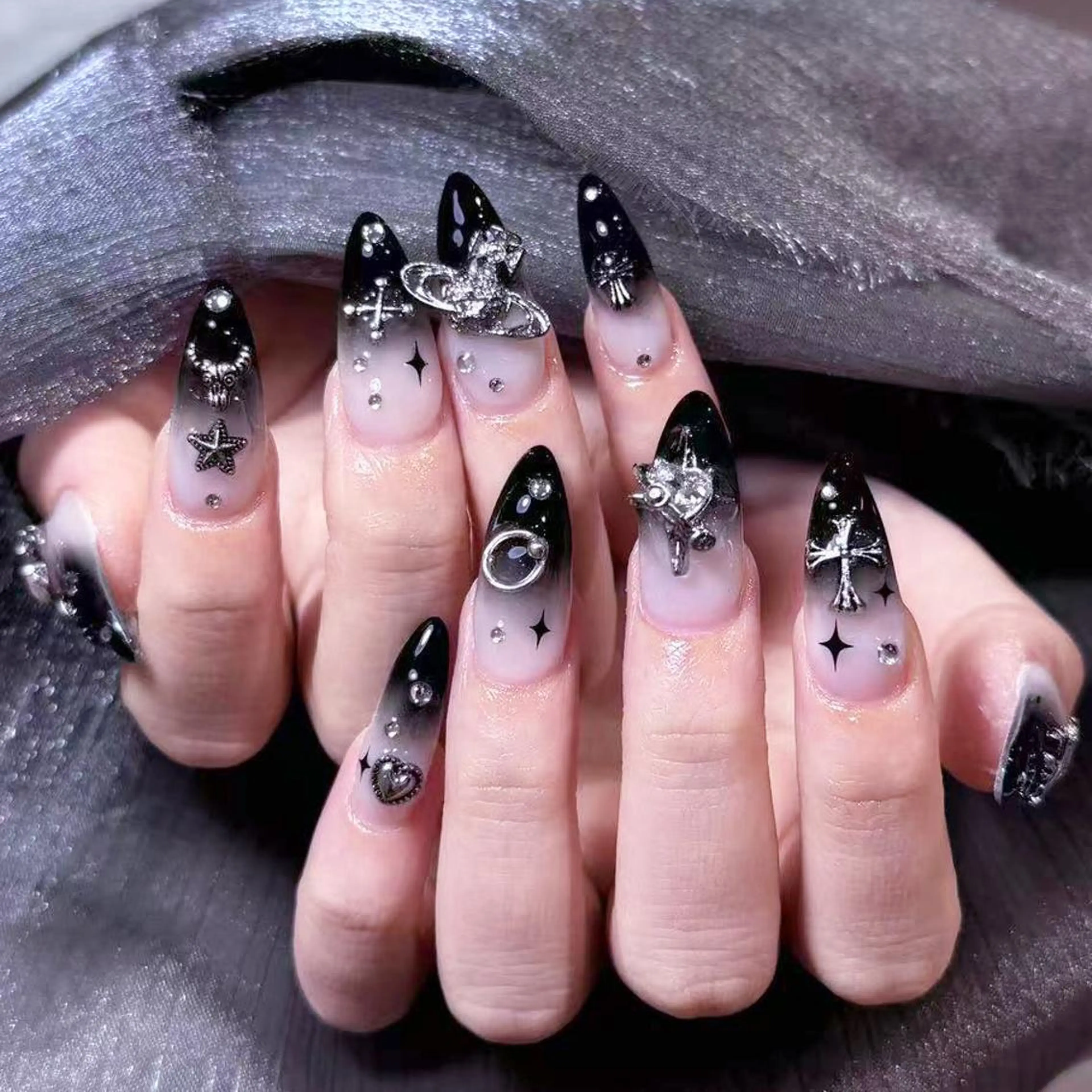 ネイル アートネイル オーロラネイル ガーリー キラキラネイル 韓国ネイル ハンドネイル Diamond NAIL💝のネイルデザイン