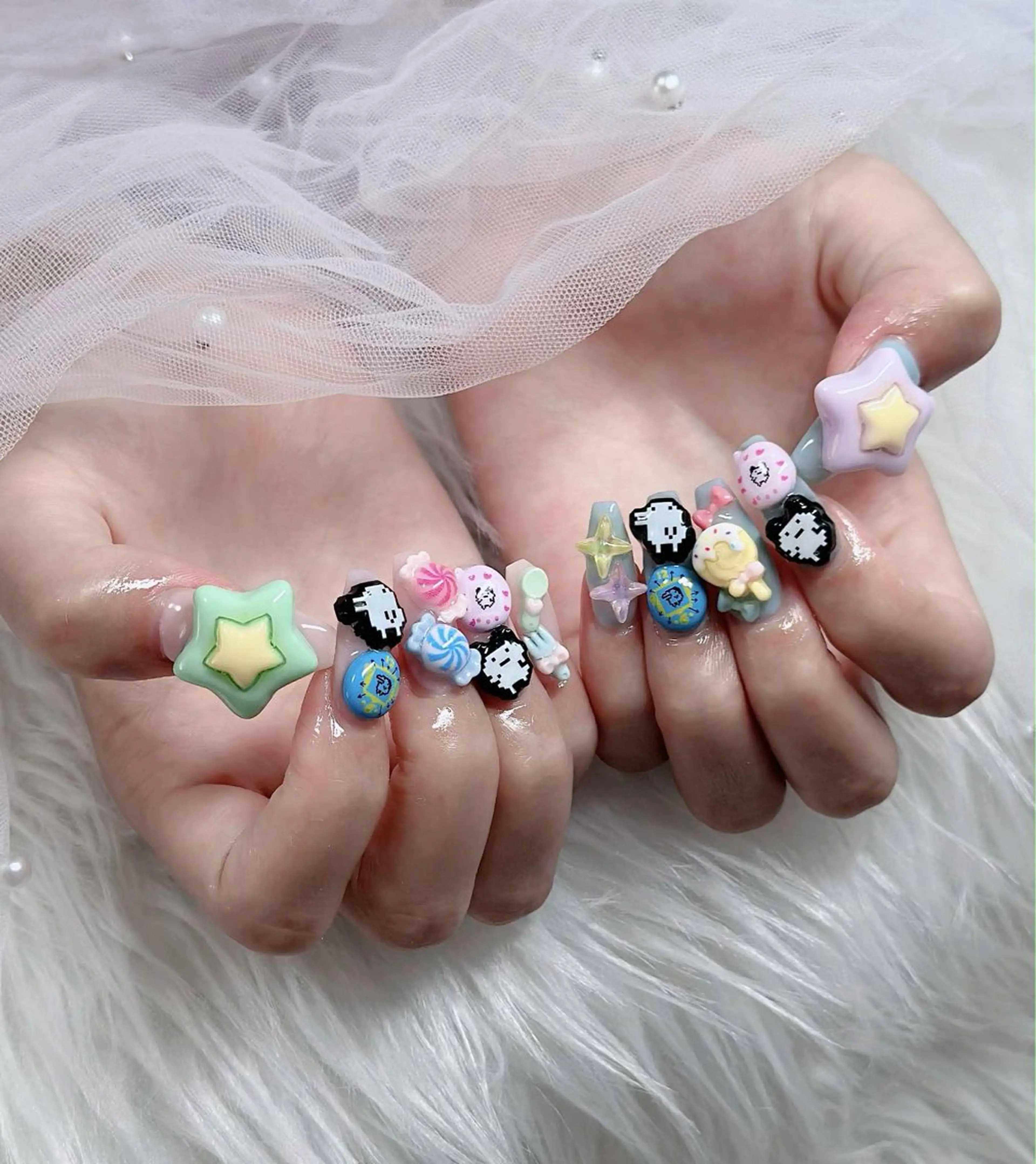 ネイル オーロラネイル フレンチネイル グラデーション 氷ネイル・うるうるネイル キラキラネイル ハンドネイル H.baby Nai Salon所属・neco H.babynailのネイルデザイン