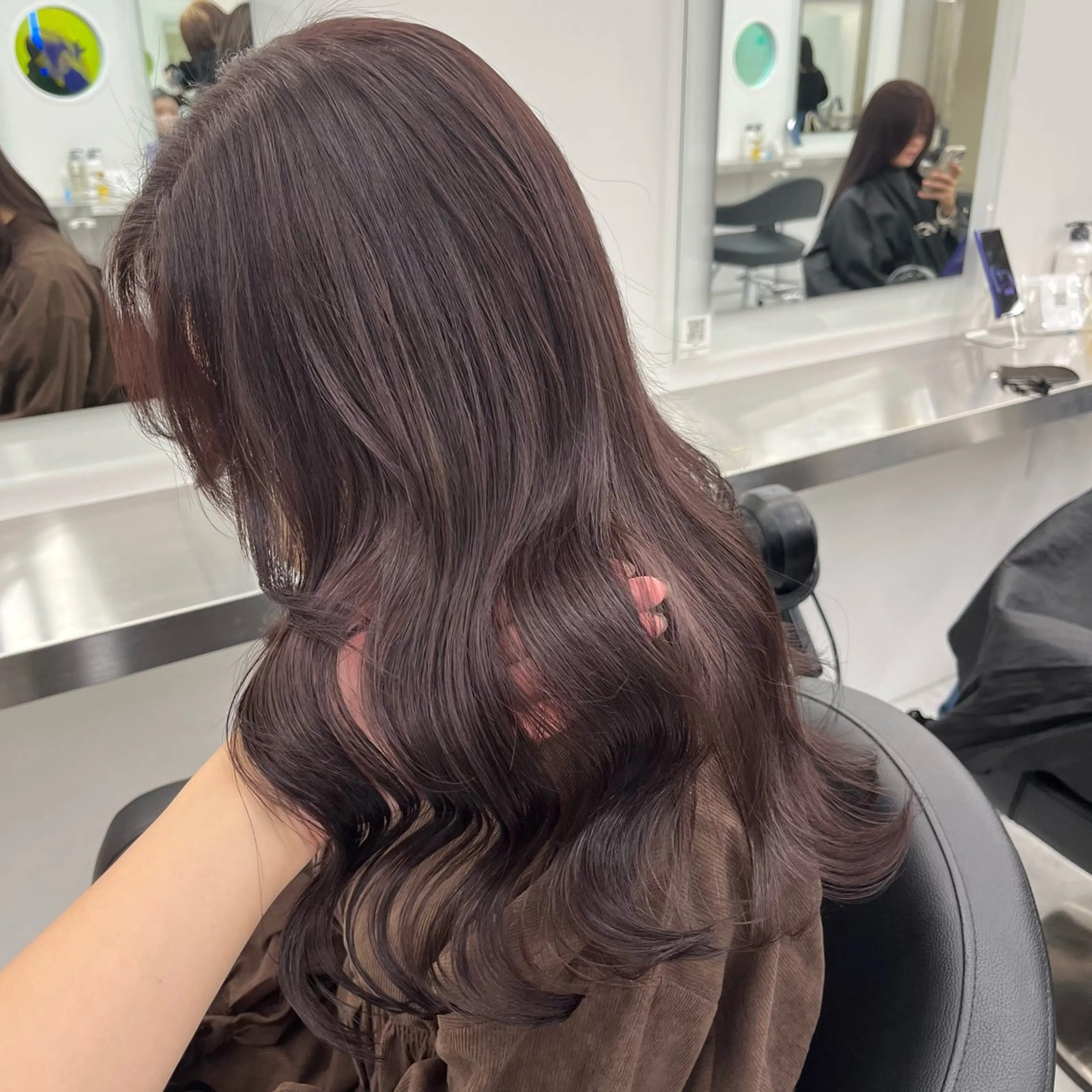 🤍伸ばしたい方🤍メンテナンスカット＋ハホニコトリートメント＋コテ巻き仕上げで艶々髪ゲット🫧の写真