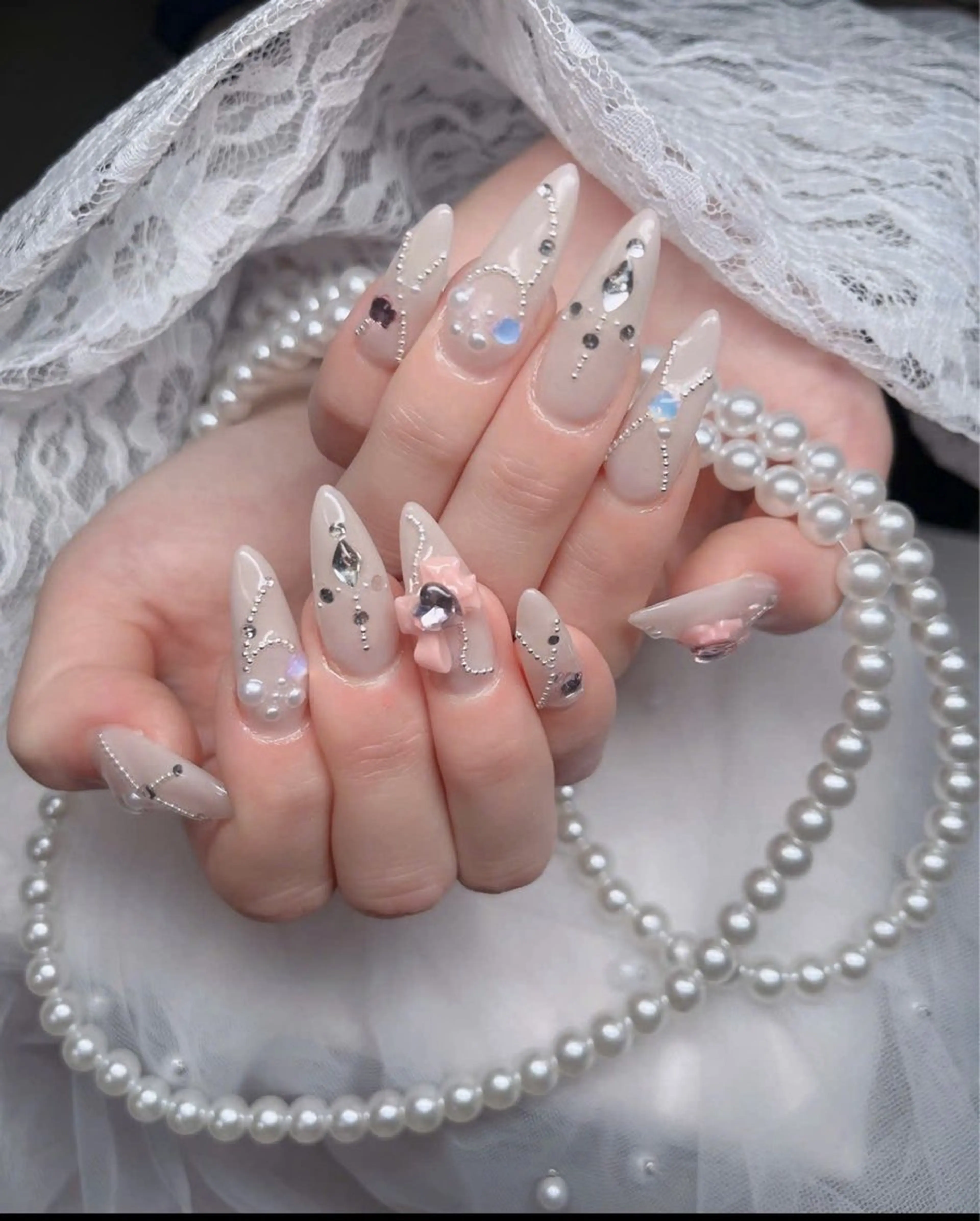 ネイル フレンチネイル ジェルネイル ガラスフレンチ ハロウィン ハート H.baby nail所属・H.baby Nail Salonのネイルデザイン