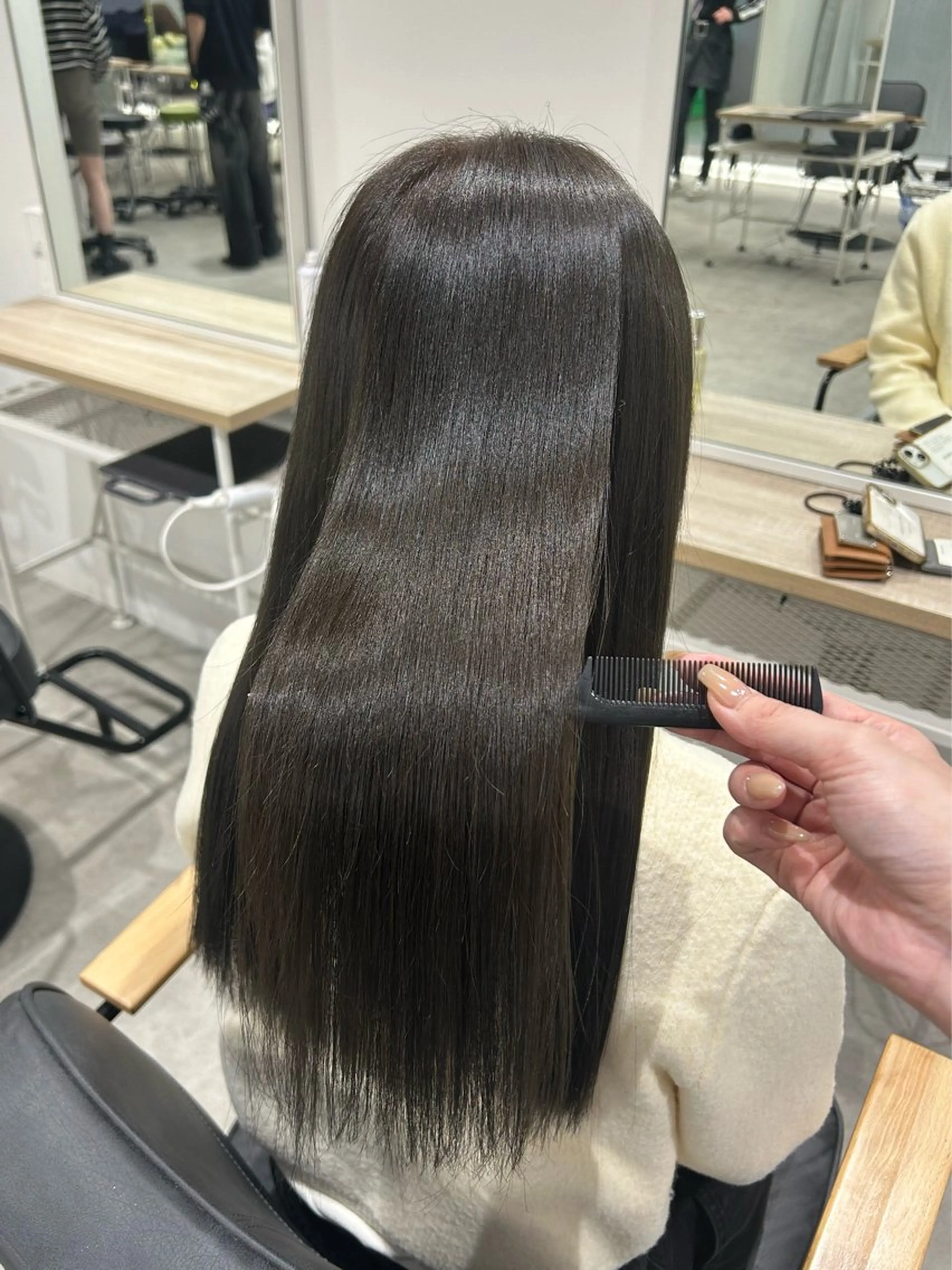 ミディアム カット ヘアカラー 透け感ベージュ ／ミハルのヘアスタイル