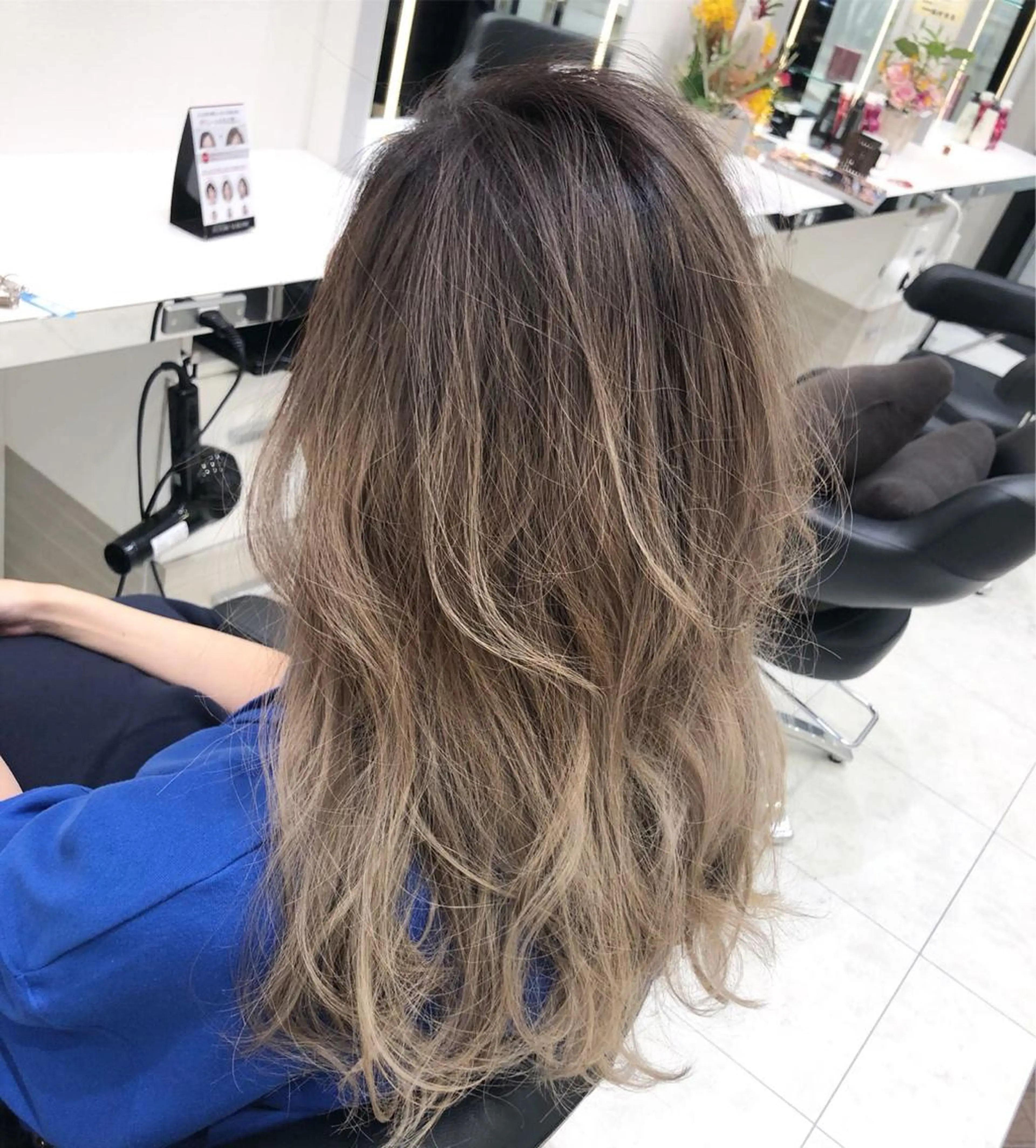 ロング ヘアカラー 岸 保奈美のヘアスタイル