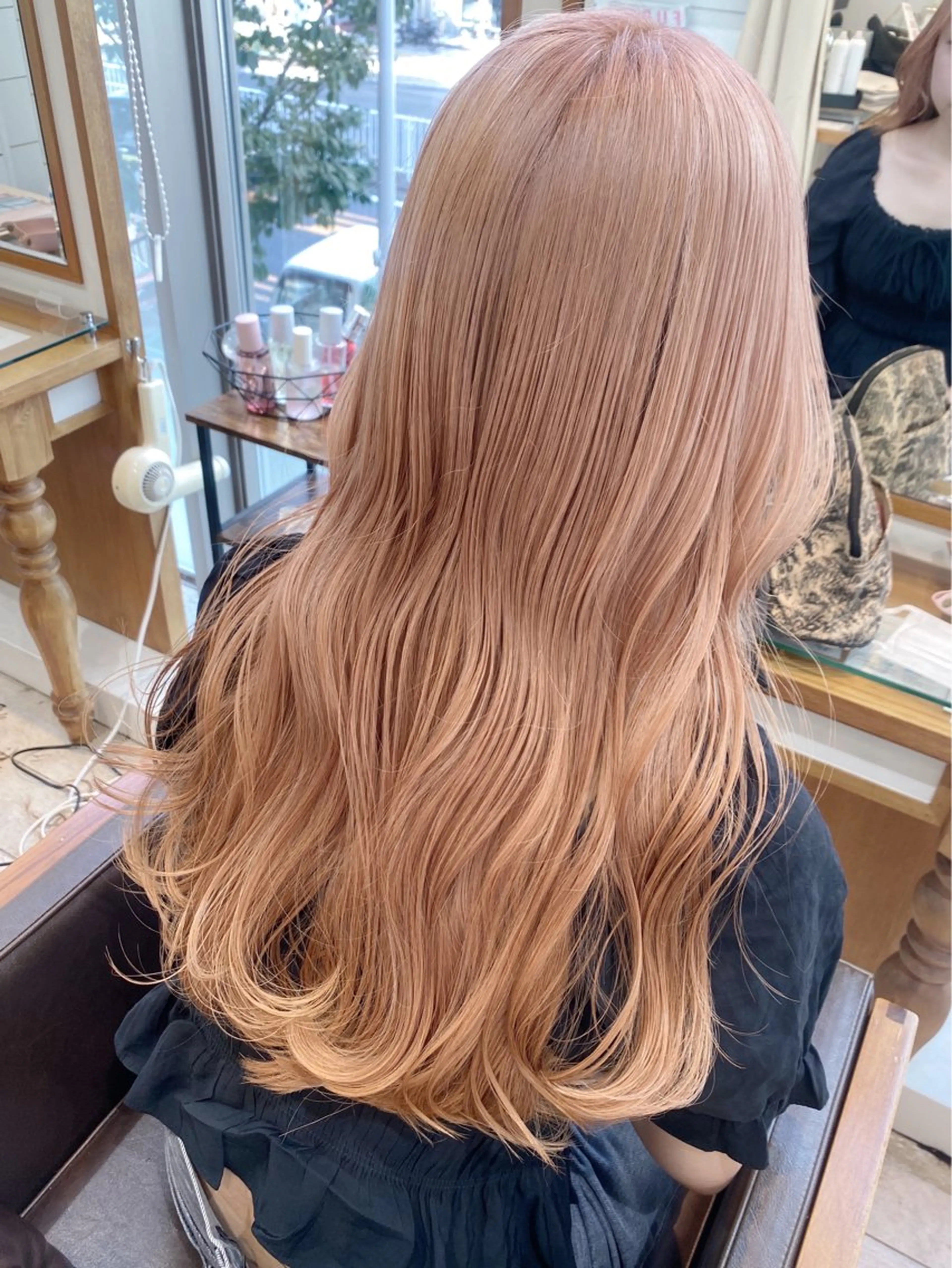 ロング カラー ブリーチ 透明感カラー ハイトーンカラー ヘアカラー トリートメント 🧸にしかた ちひろ🧸 / 渋谷のヘアスタイル