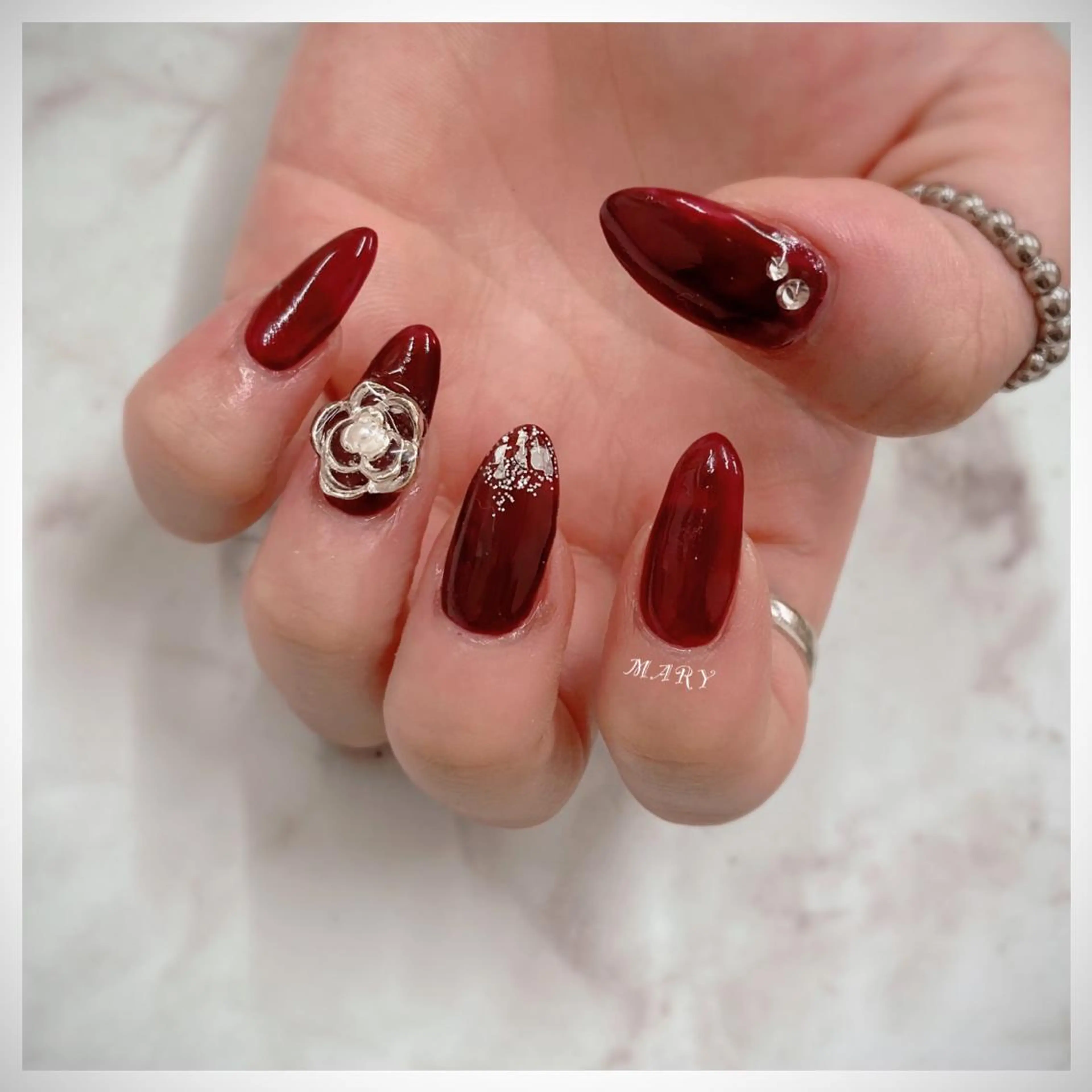 ネイル ボルドー ラメ(グリッター) ニュアンスネイル ワンカラーネイル ハンドネイル Mary nail所属・Mary nail .narumiのネイルデザイン