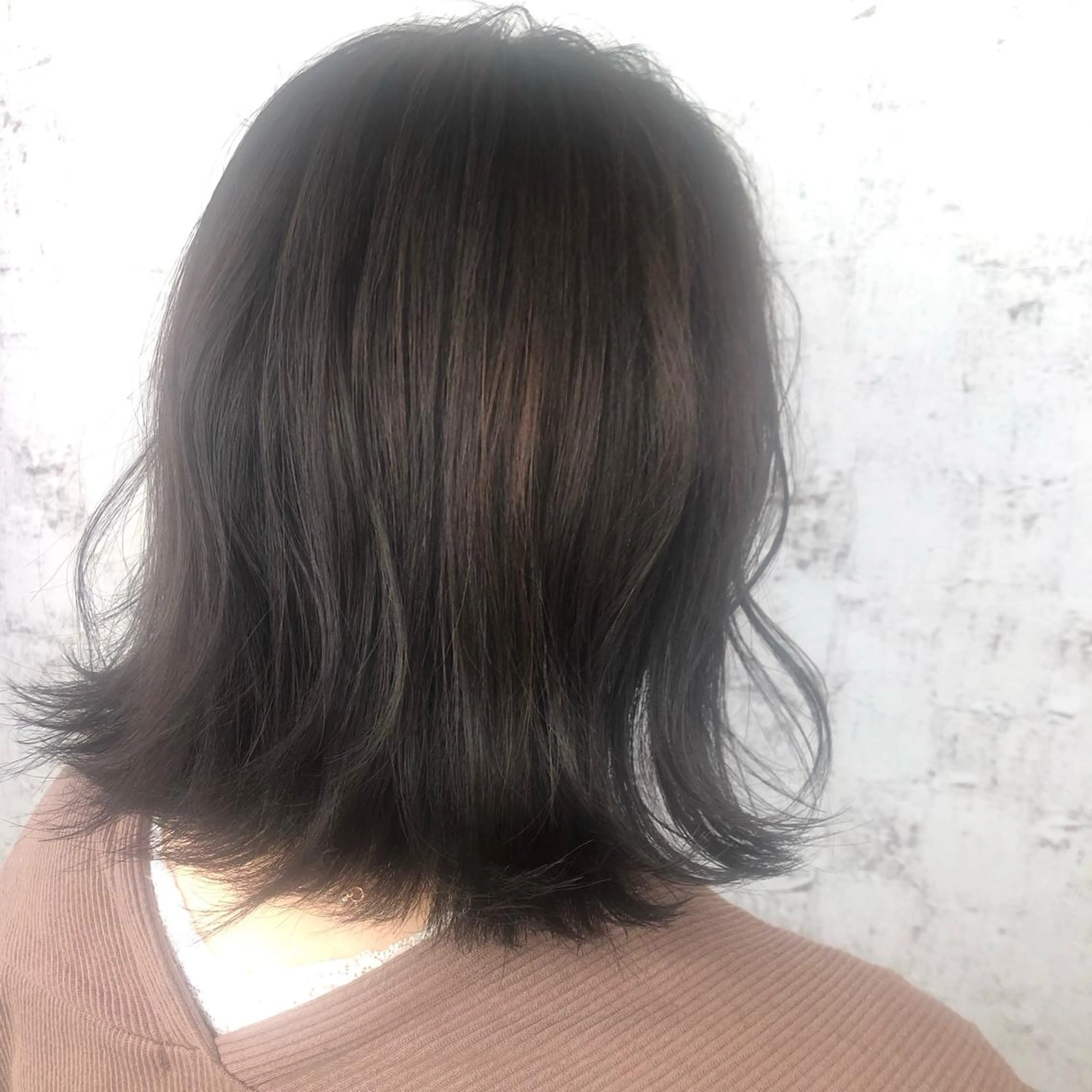 ミディアム カラー グレージュ イルミナカラー ピンクカラー スターダスト ベージュ/インナー カラー🤍Rieのヘアスタイル