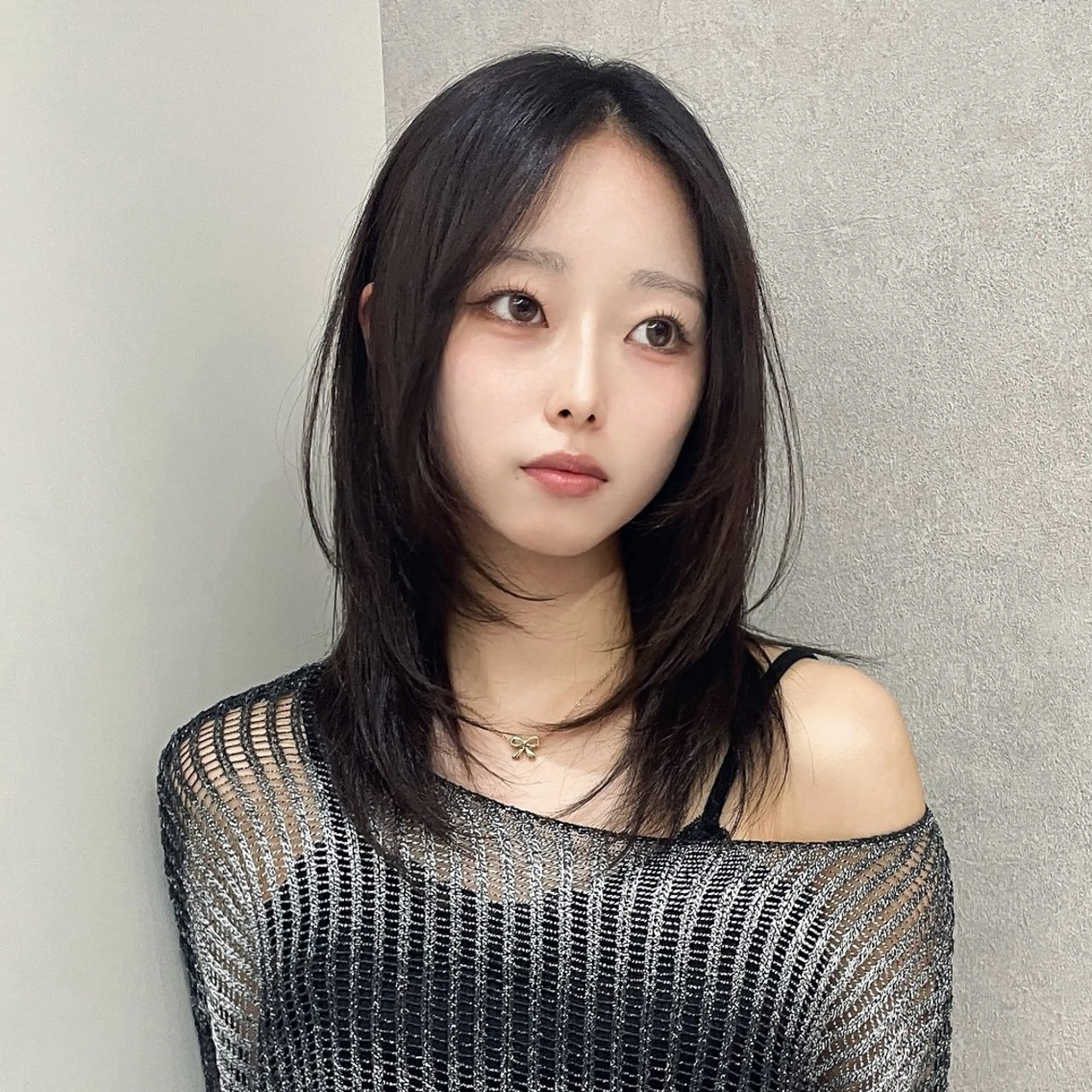 ミディアム カット ヘアカラー トリートメント ヘッドスパ ヘアセット ハッシュカット🖤 本格韓国🤍レイヤーのヘアスタイル