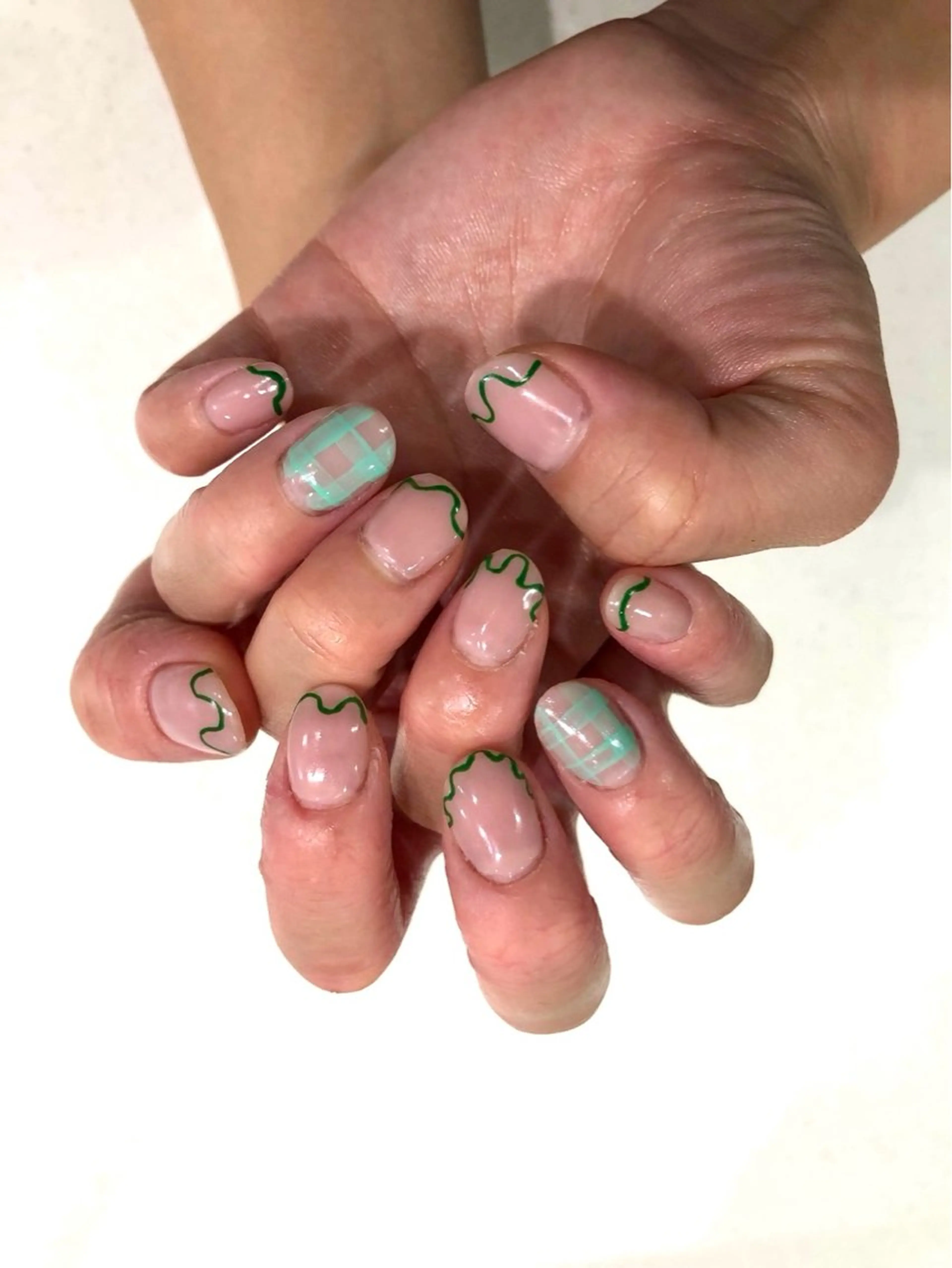 ネイル グリーン ニュアンスネイル ハンドネイル ハンドケア ジェシー ネイルのネイルデザイン