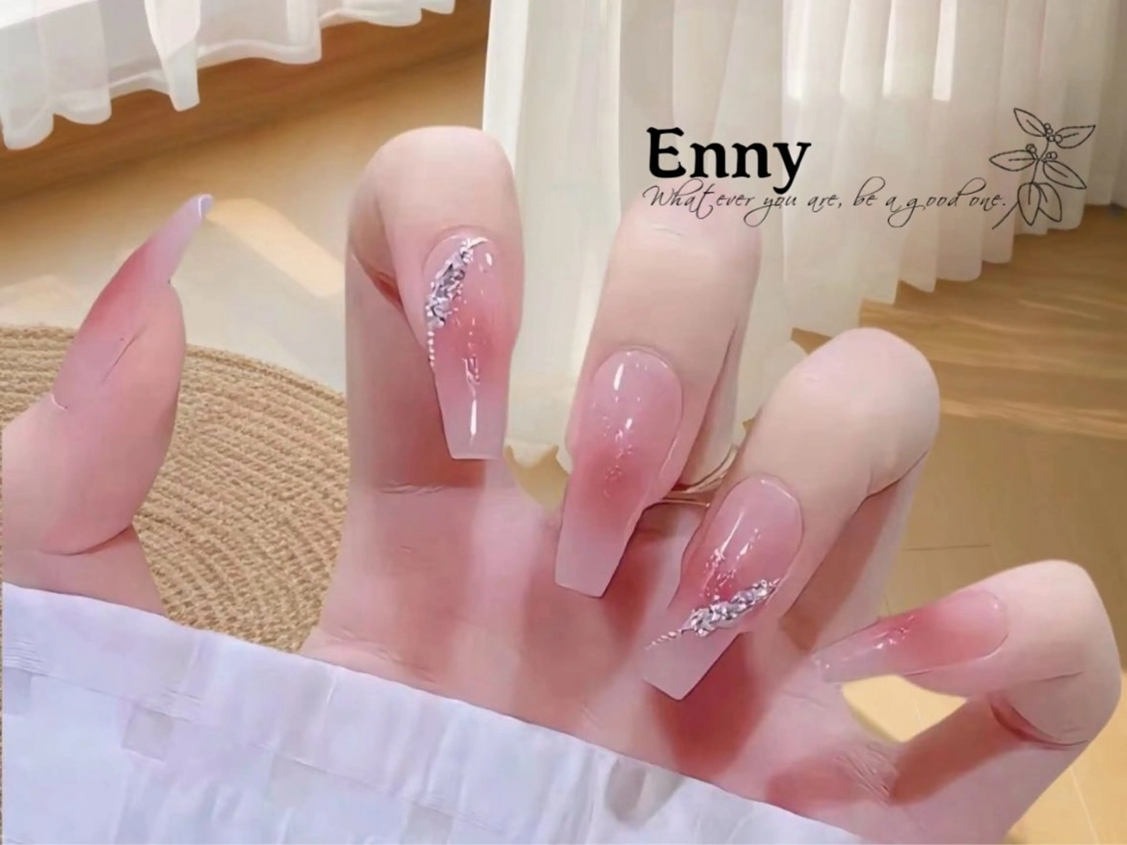ネイル チークネイル 長さ出し フラッシュネイル フットネイル フレンチネイル ハンドネイル Enny ネイルサロンのネイルデザイン