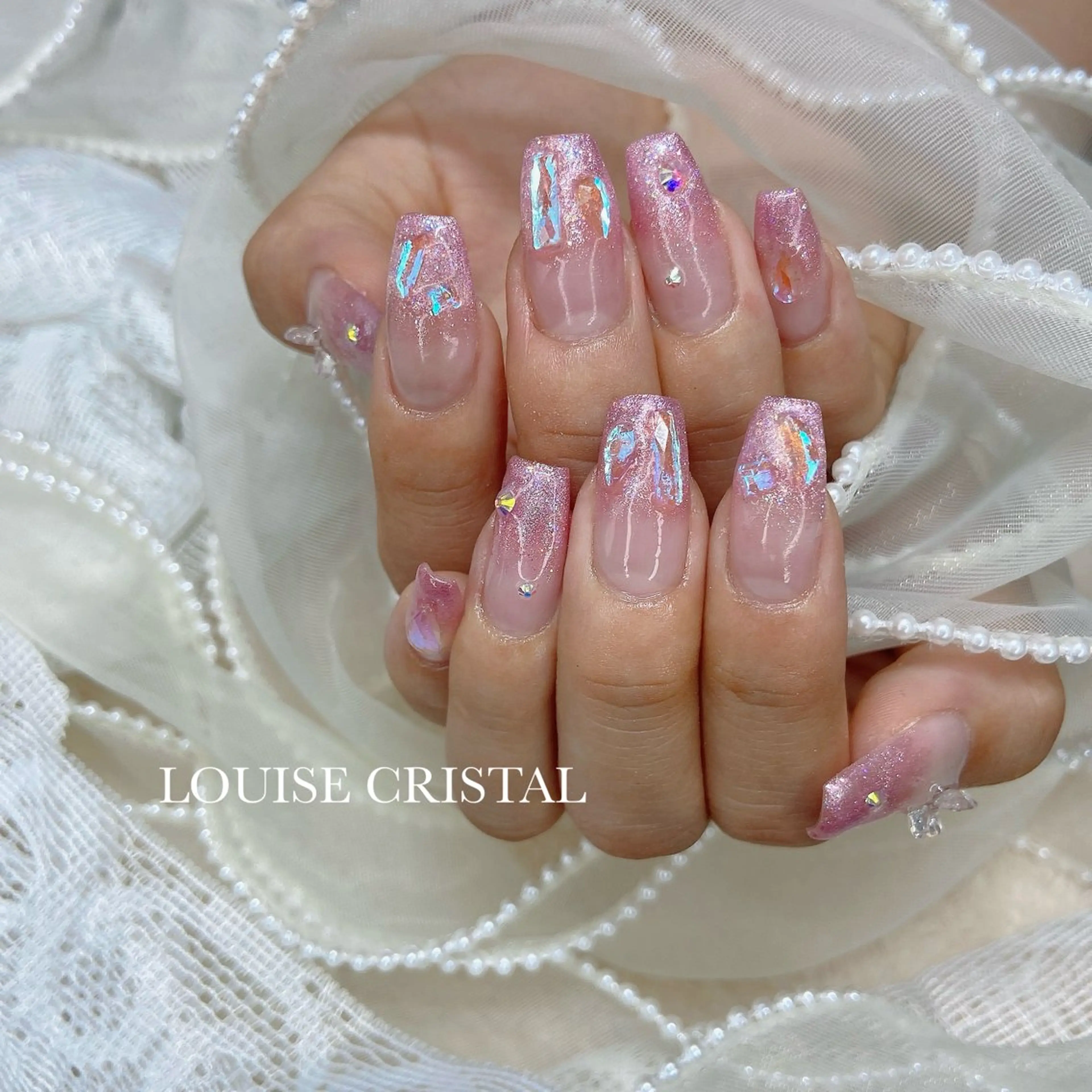 ネイル ハンドネイル LOUISE CRYSTALのネイルデザイン