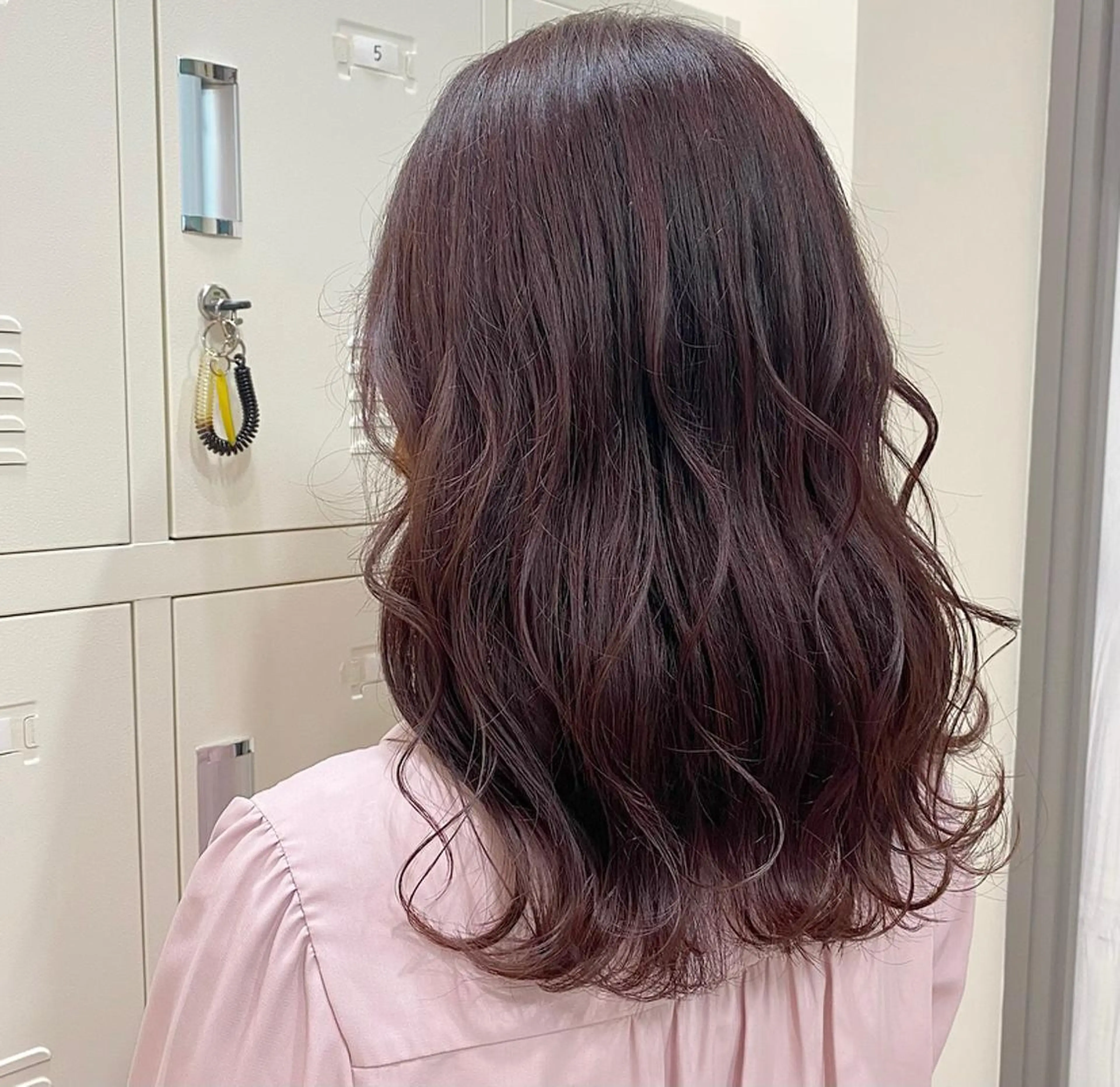 カラー ブリーチ ブリーチなしカラー ピンクカラー 後藤 瀬奈のヘアスタイル