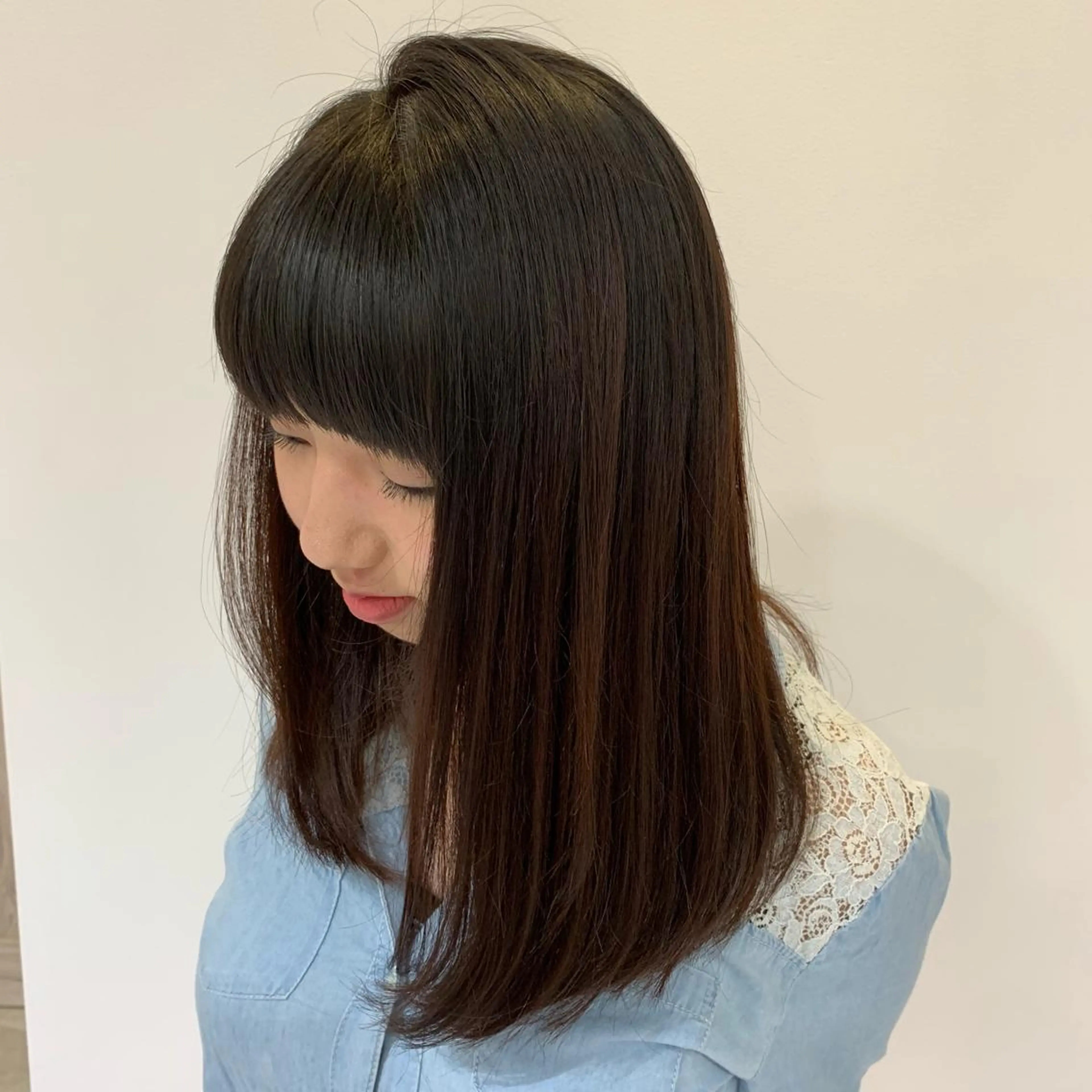 ミディアム レイヤーカット cher. 新井瑞希のヘアスタイル