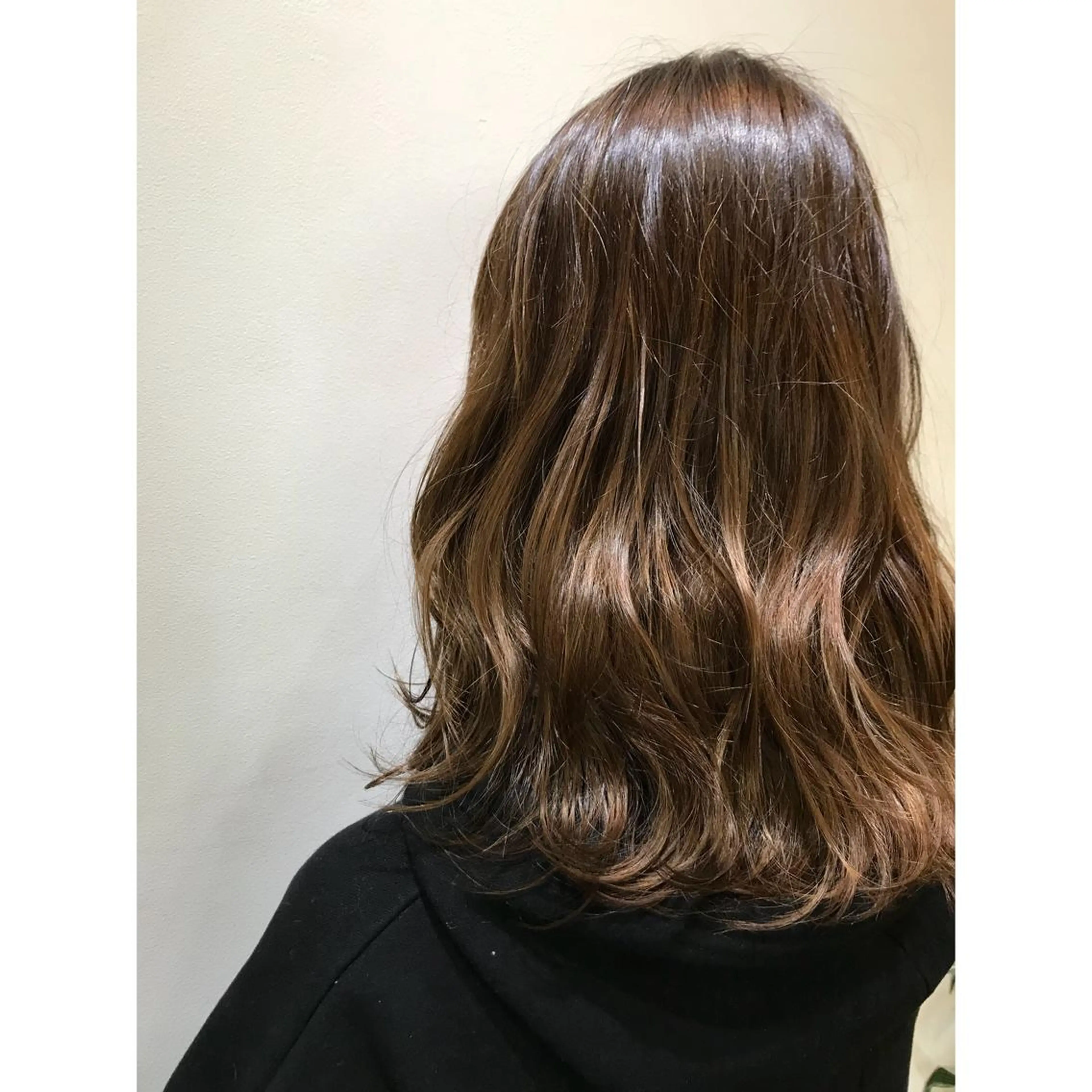 セミロング カラー アディクシーカラー ブリーチ ハイライトカラー ハイライト 坂西 春果のマツエク・マツパデザイン
